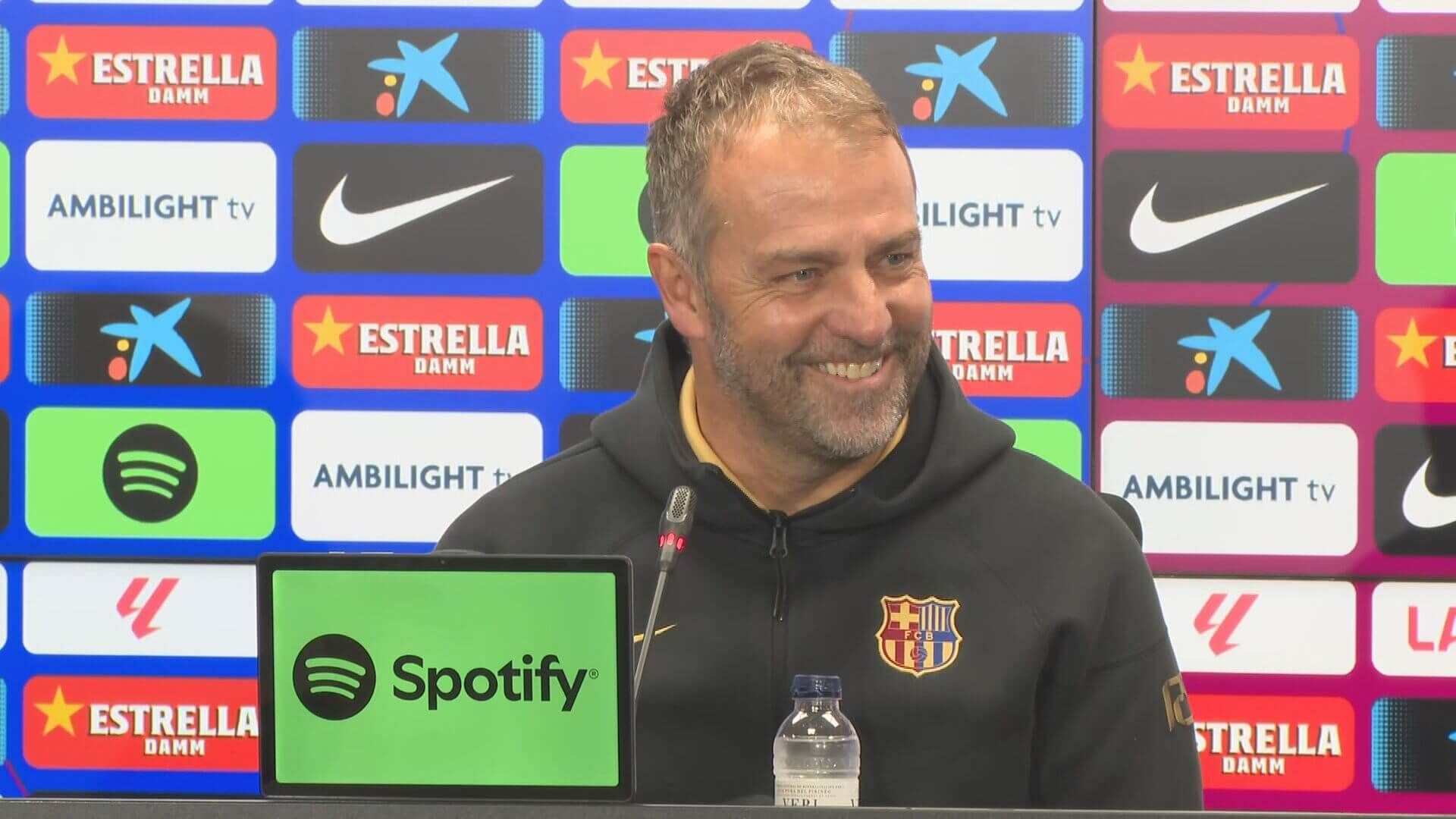  Hansi Flick, en rueda de prensa del Barcelona.