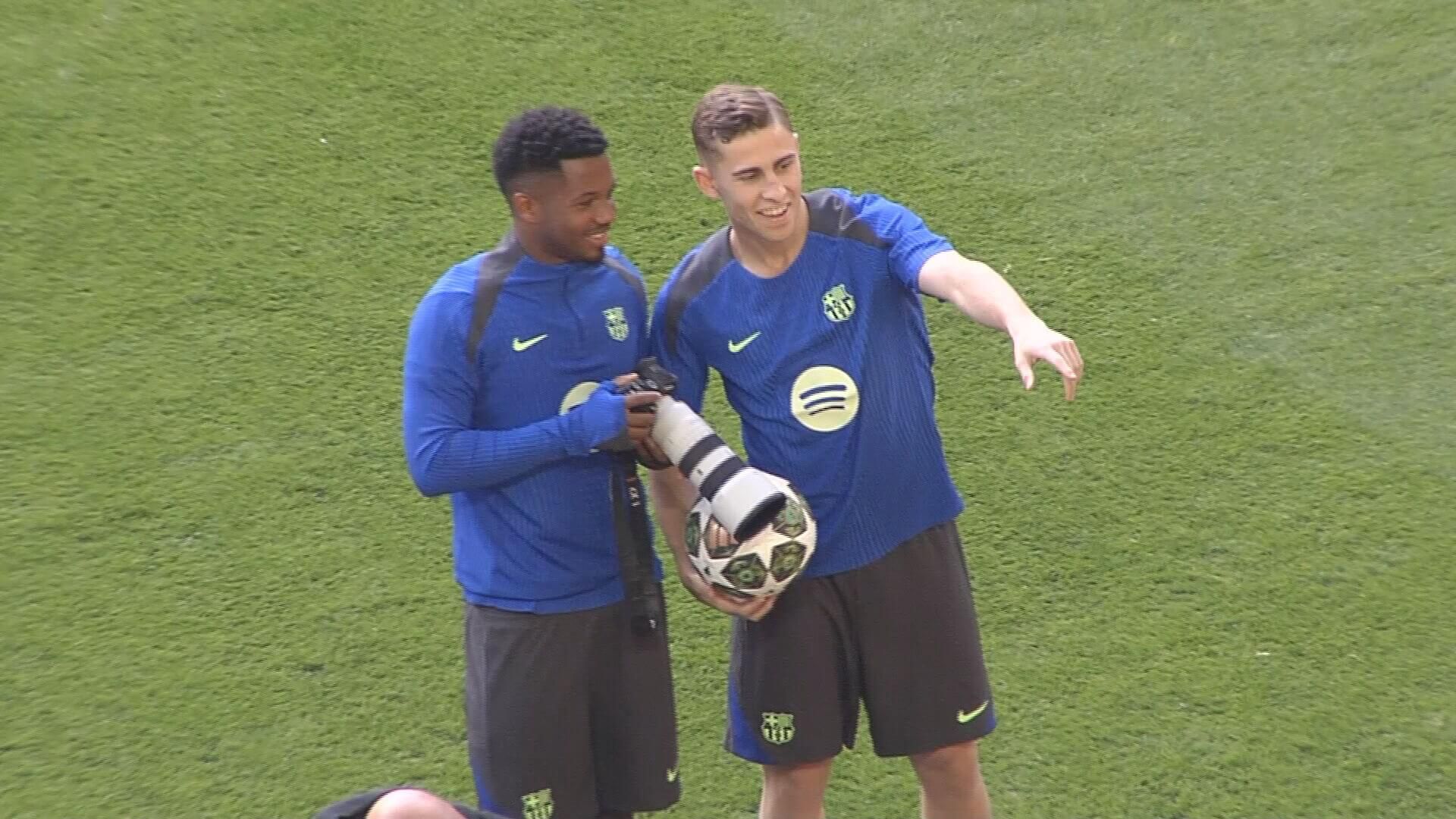  Ansu Fati y Fermín en el entrenamiento en Alemania