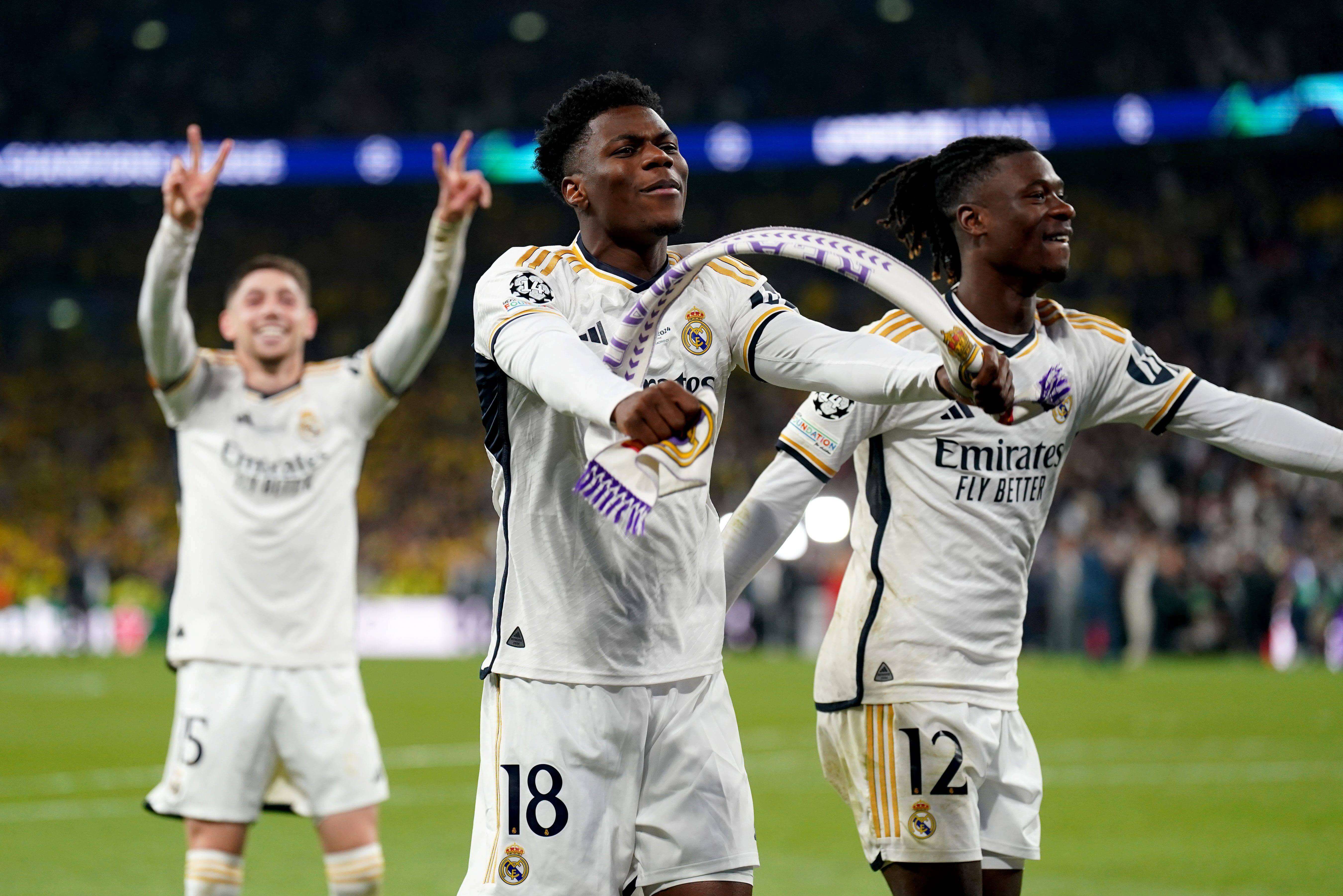  Aurelién Tchouaméni y Eduardo Camavinga celebran la Champions de Wembley.