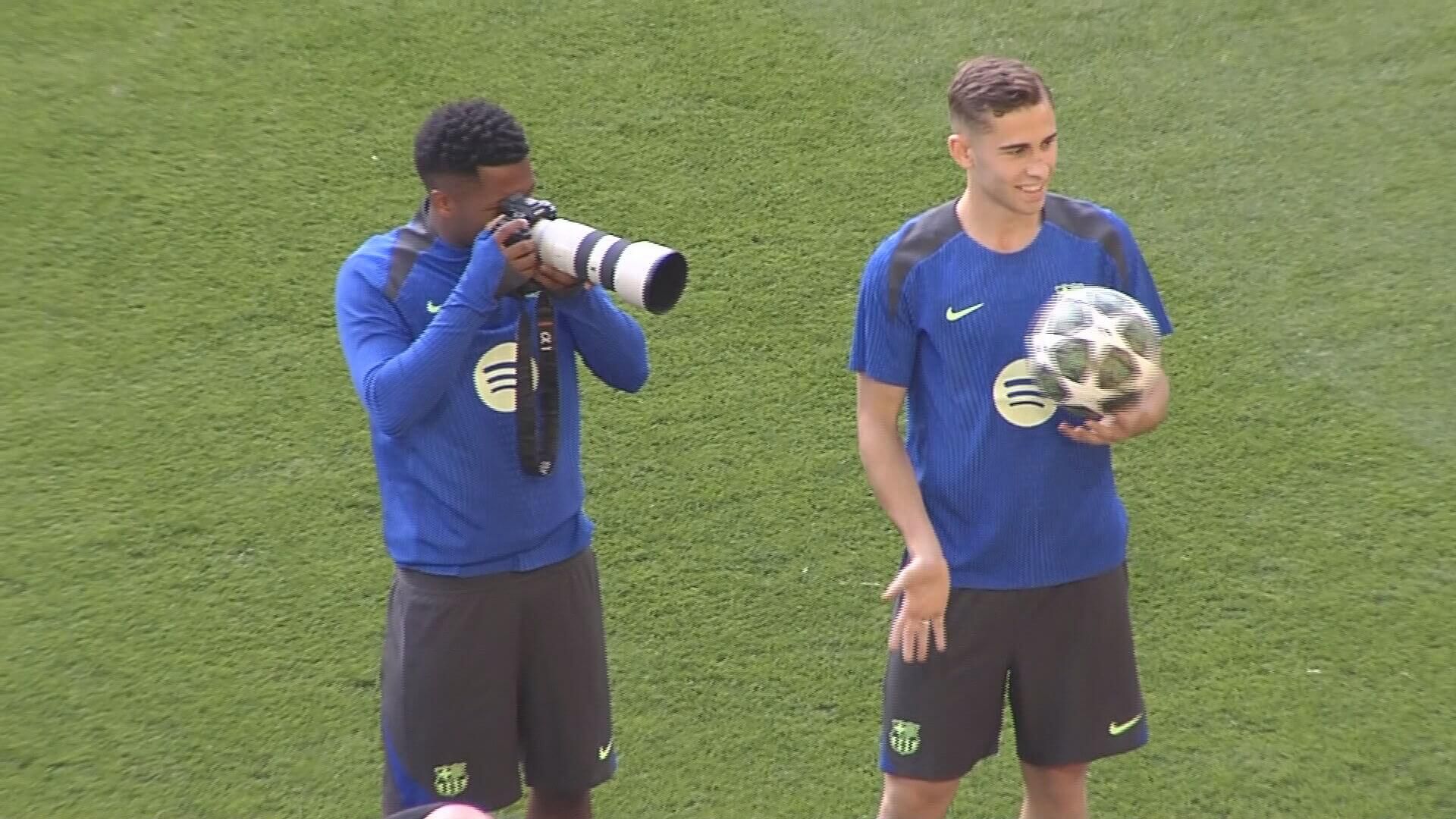  Ansu Fati y Fermín en el entrenamiento en Alemania