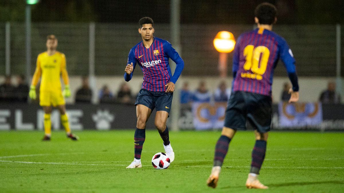 Aráujo, en un partido con el Barça B.