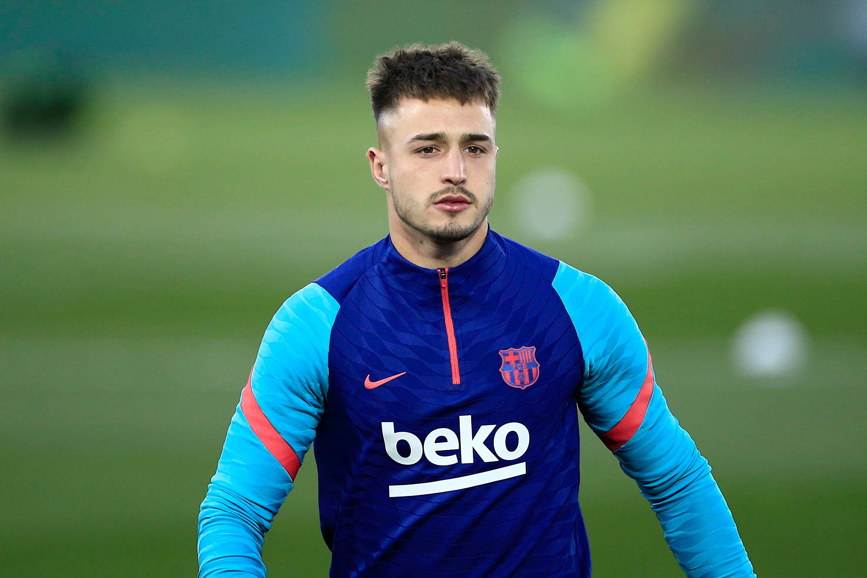  Arnau Tenas durante un entrenamiento del Barcelona.