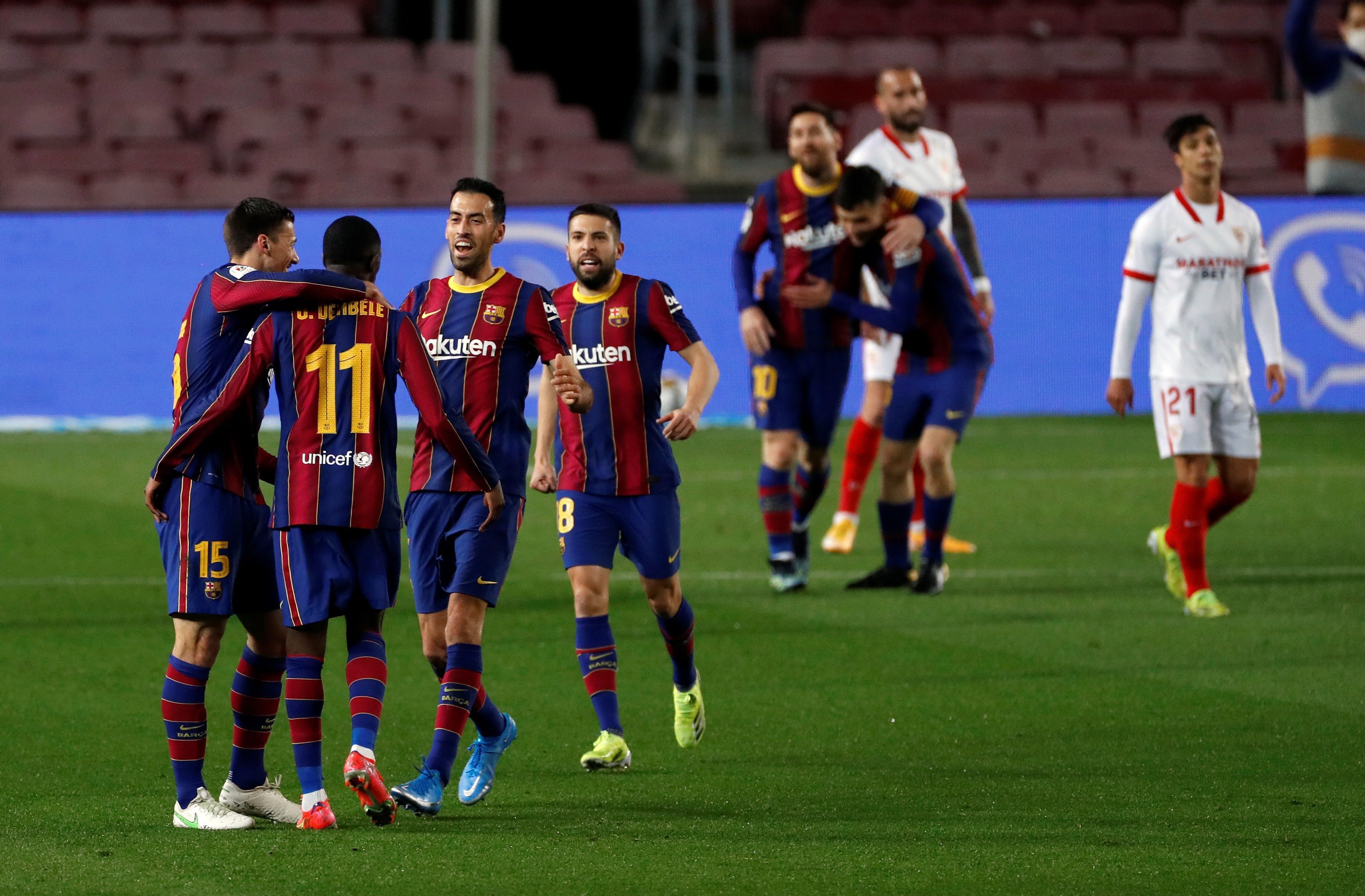  Celebración de los jugadores del Barcelona por el gol de Dembélé.