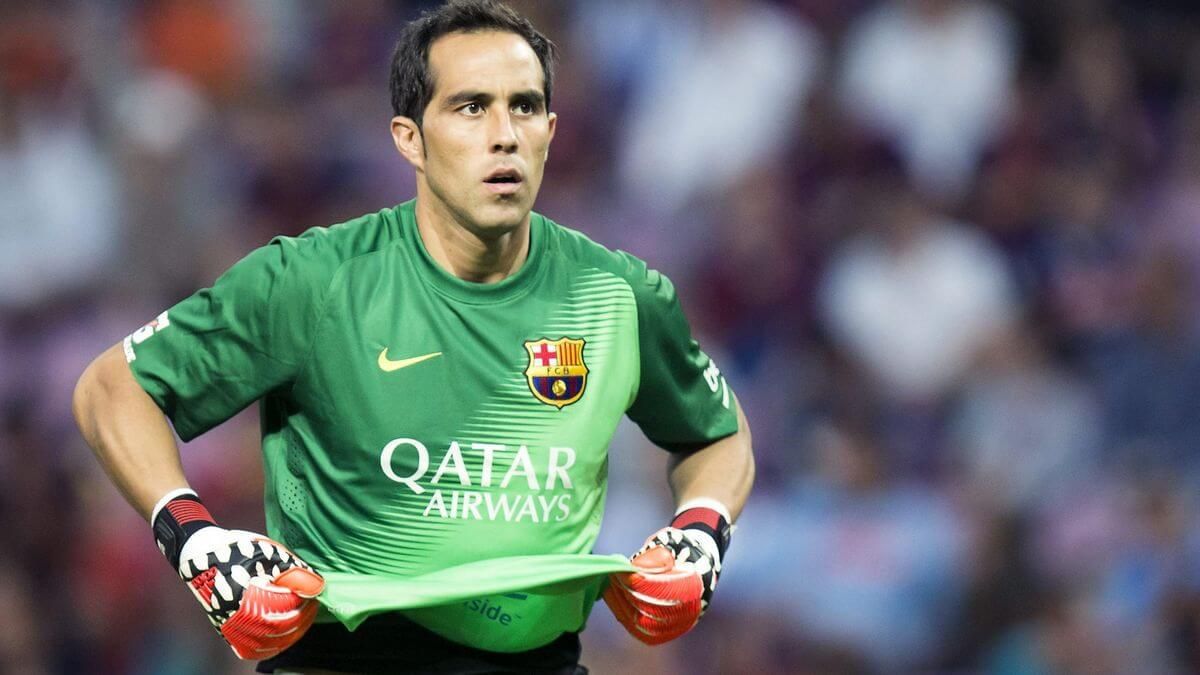  Claudio Bravo, durante su etapa en el Barcelona.