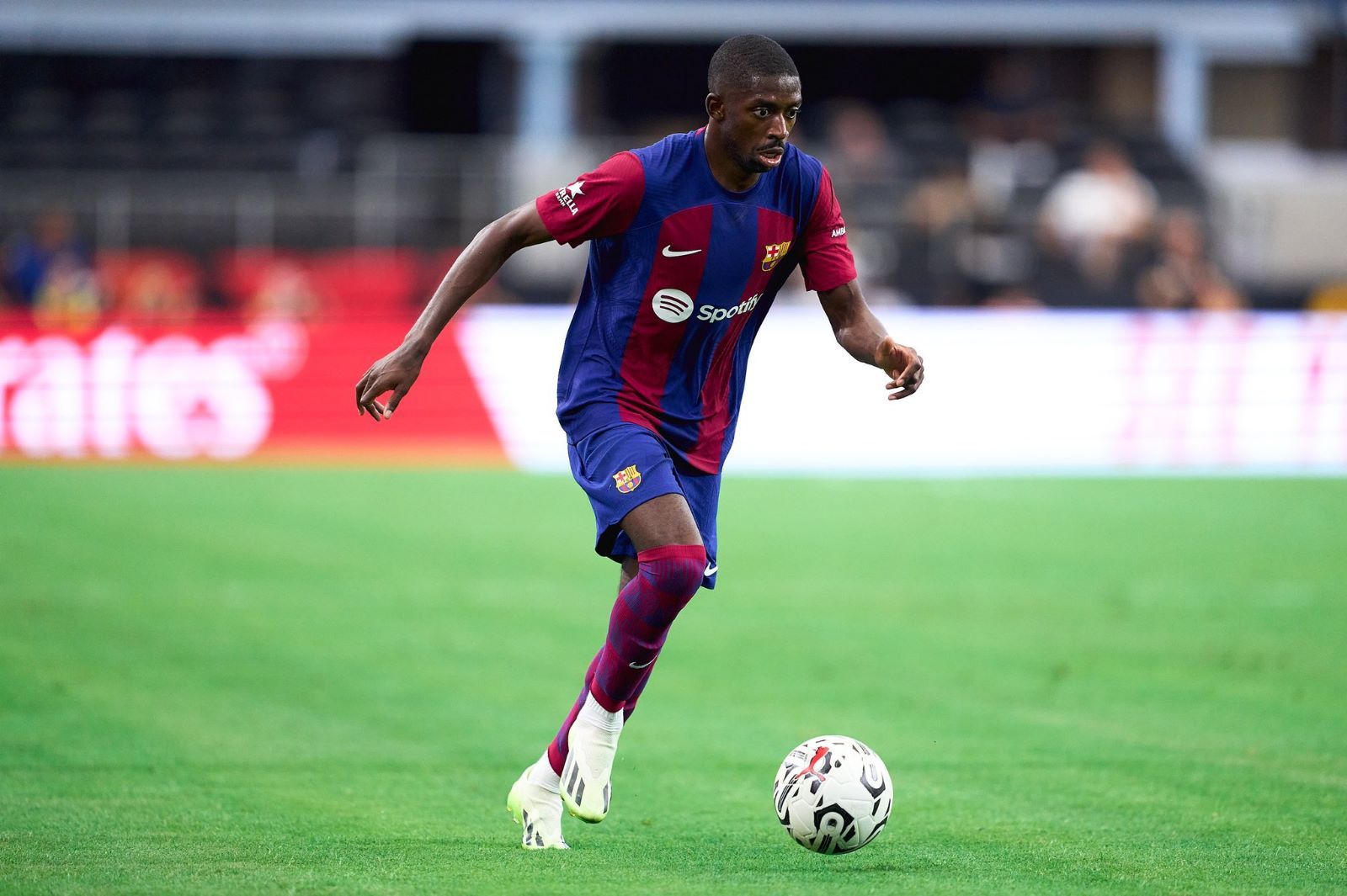 Dembélé conduciendo un balón en el amistoso Barcelona-Real Madrid (Foto: FCB).