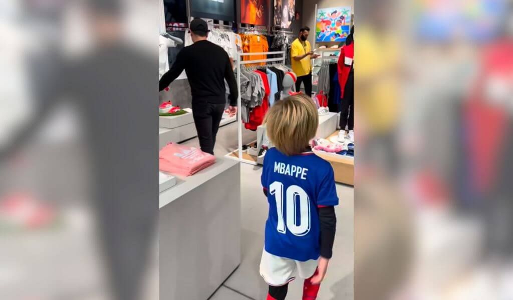  Xavi Hernández y su hijo Dan