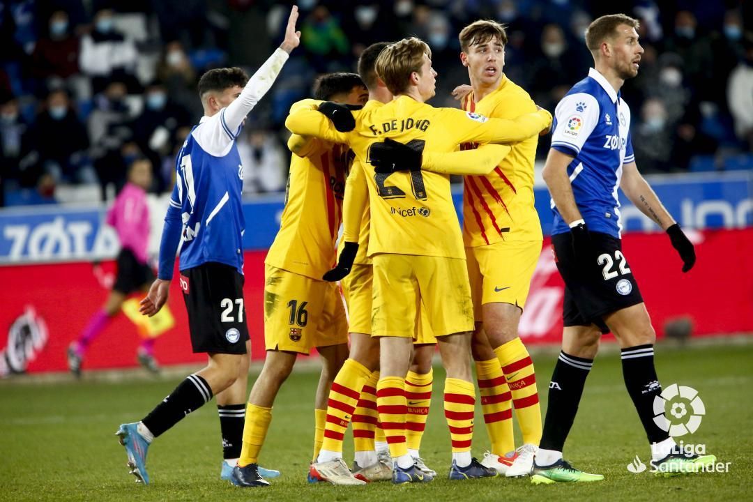  El Barcelona celebra su gol al Alavés.