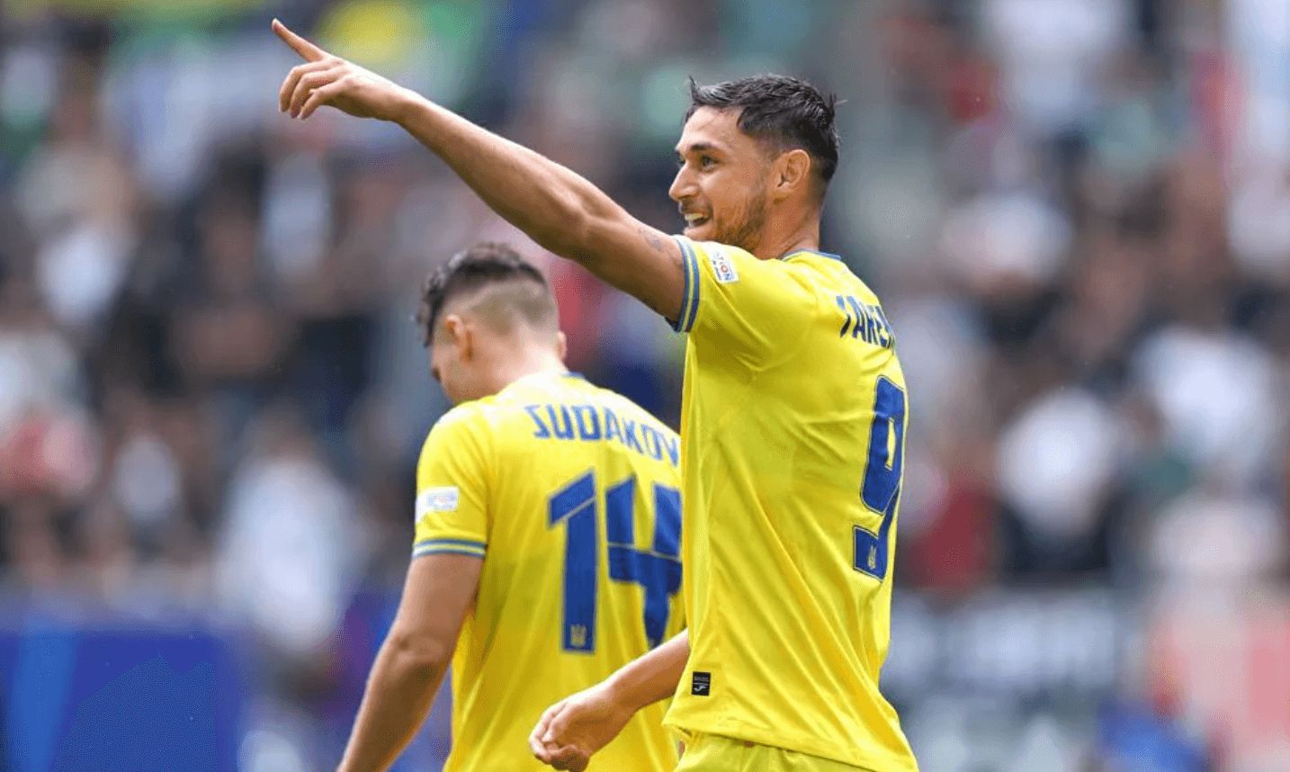  El golazo de Roman Yaremchuk a Eslovaquia.