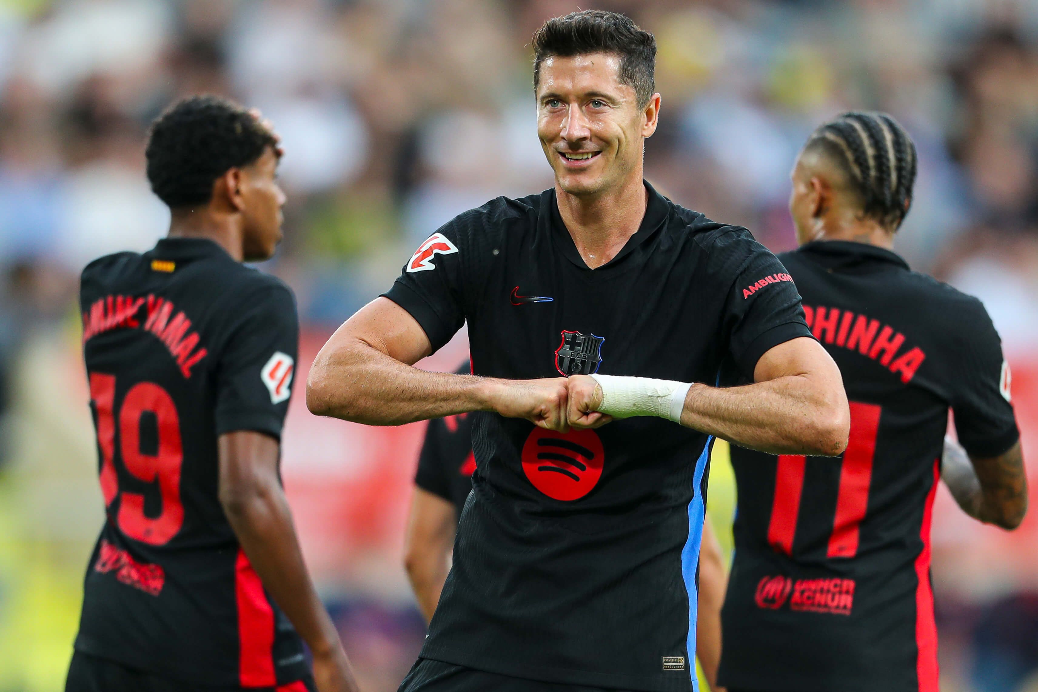 Robert Lewandowski celebrando uno de sus goles ante el Villarreal (Cordon Press)