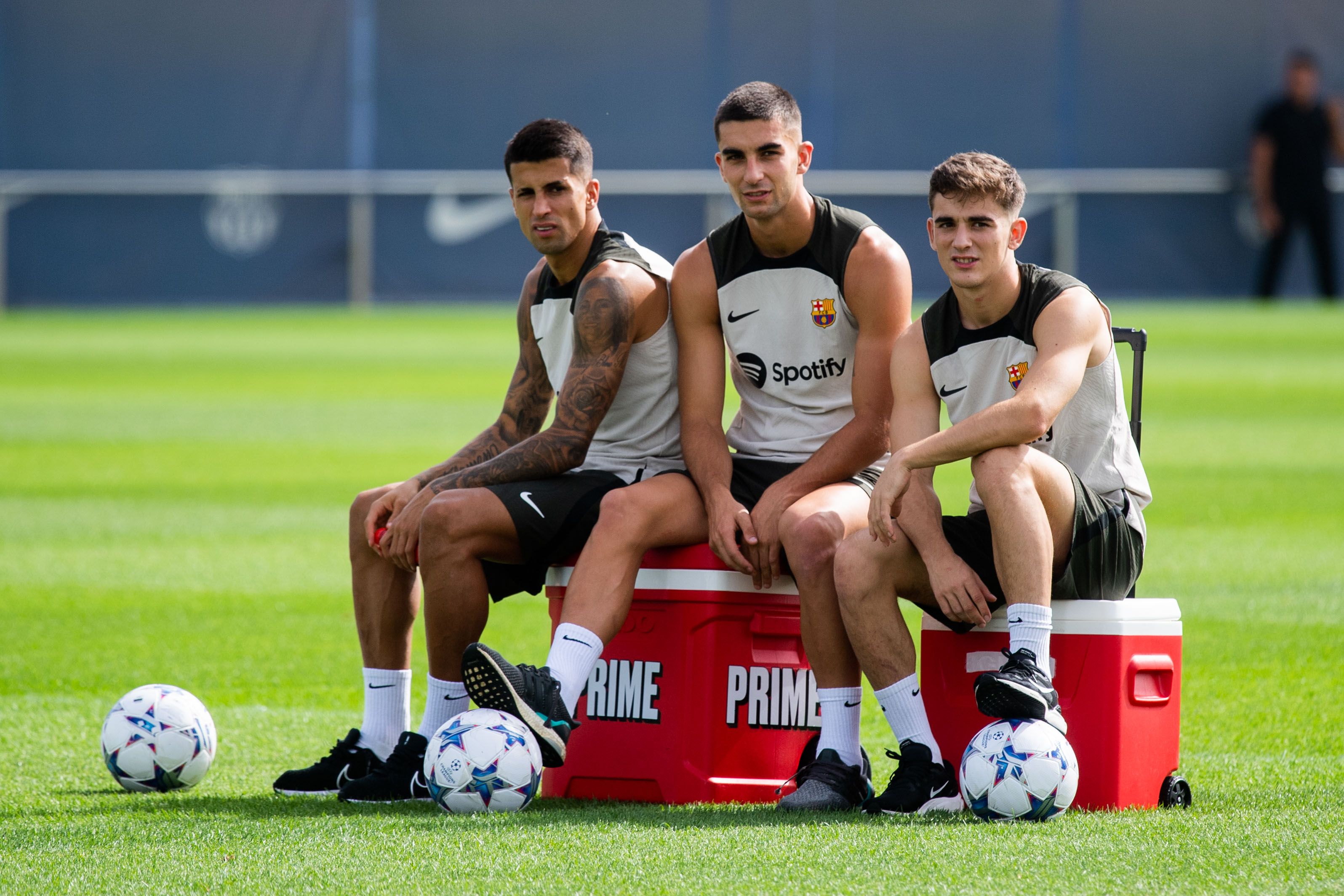  Cancelo, Ferran Torres y Gavi, en una sesión del Barcelona.