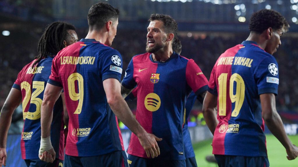 Los jugadores del FC Barcelona celebran un gol de Lewandowski (Cordon Press)