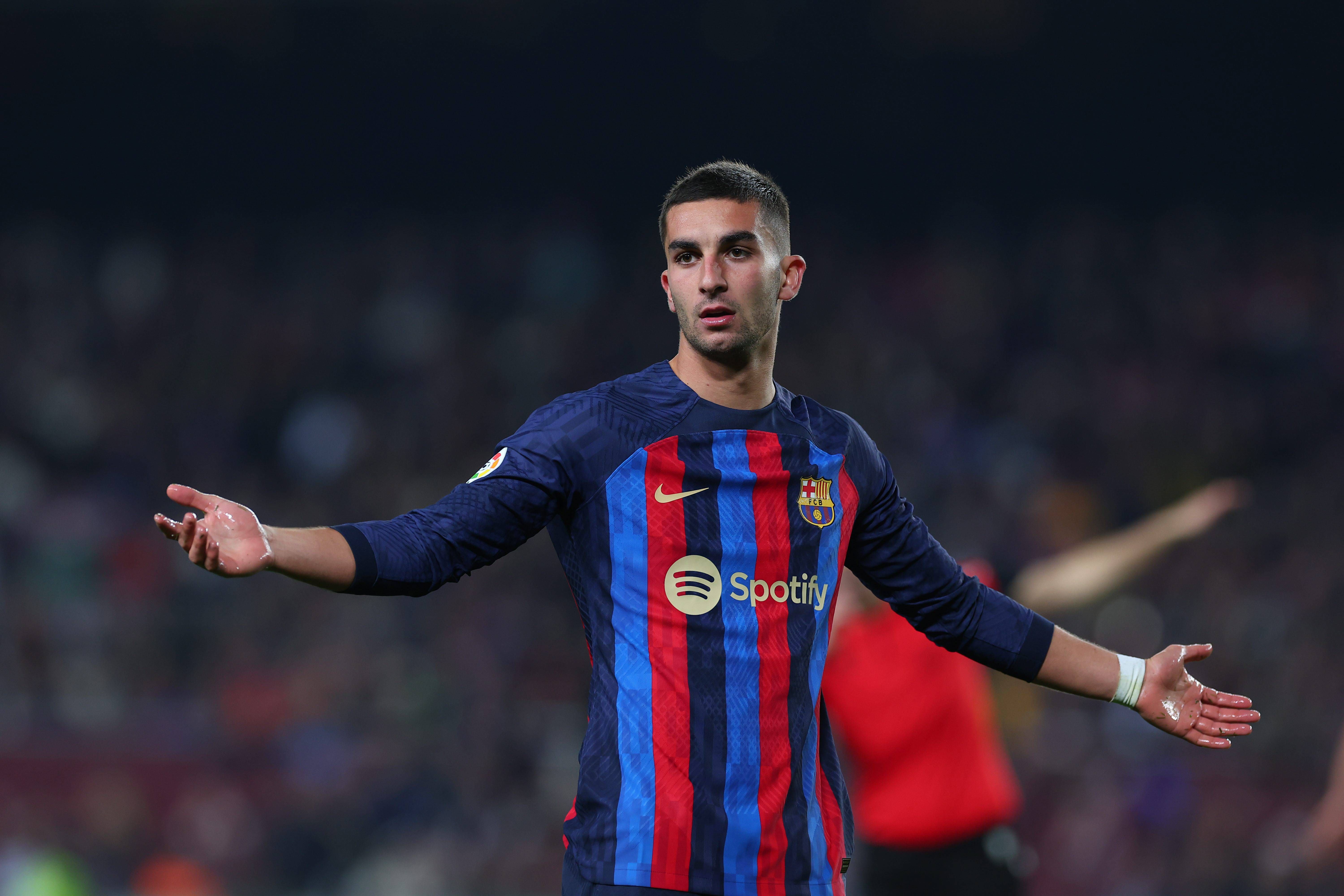  Ferran Torres se lamenta en el Barcelona-Cádiz.