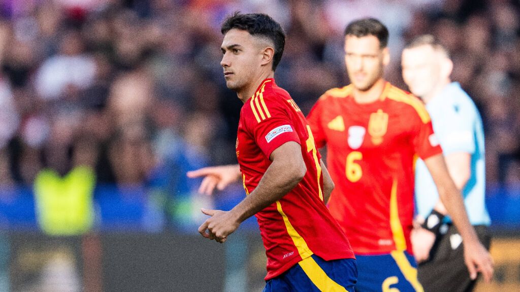  Martín Zubimendi habló sobre el hecho de que no hubiera mujeres árbitro en la Eurocopa 2024 (fot