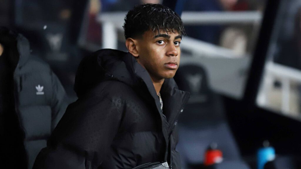  Lamine Yamal durante su lesión (Cordon Press)