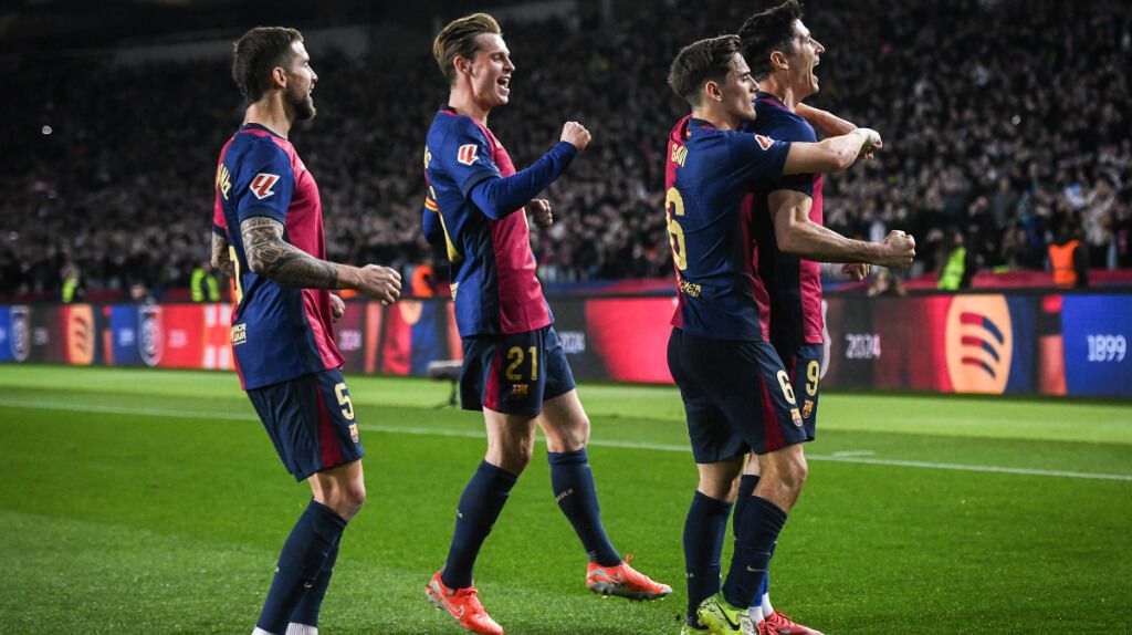  El Barcelona celebra el gol de Robert Lewandowski (foto: Cordon Press).