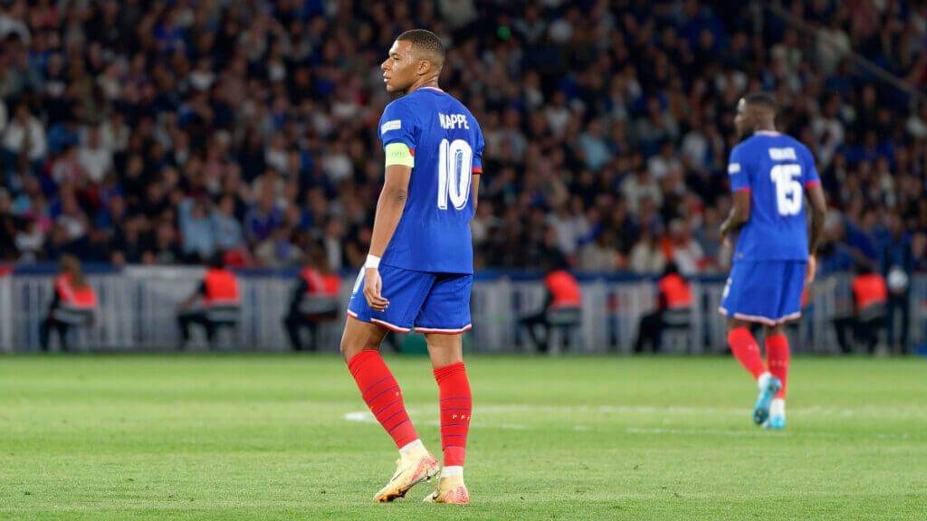  Mbappé, en un partido de la selección francesa (Cordon Press)