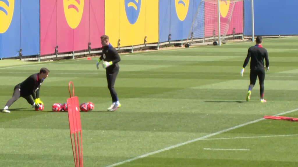 Los tres porteros del Barça, entrenando juntos