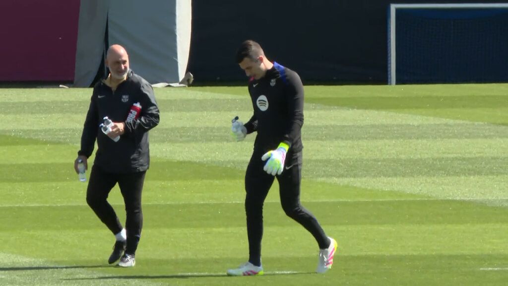  Iñaki Peña, en el mismo entrenamiento del Barça