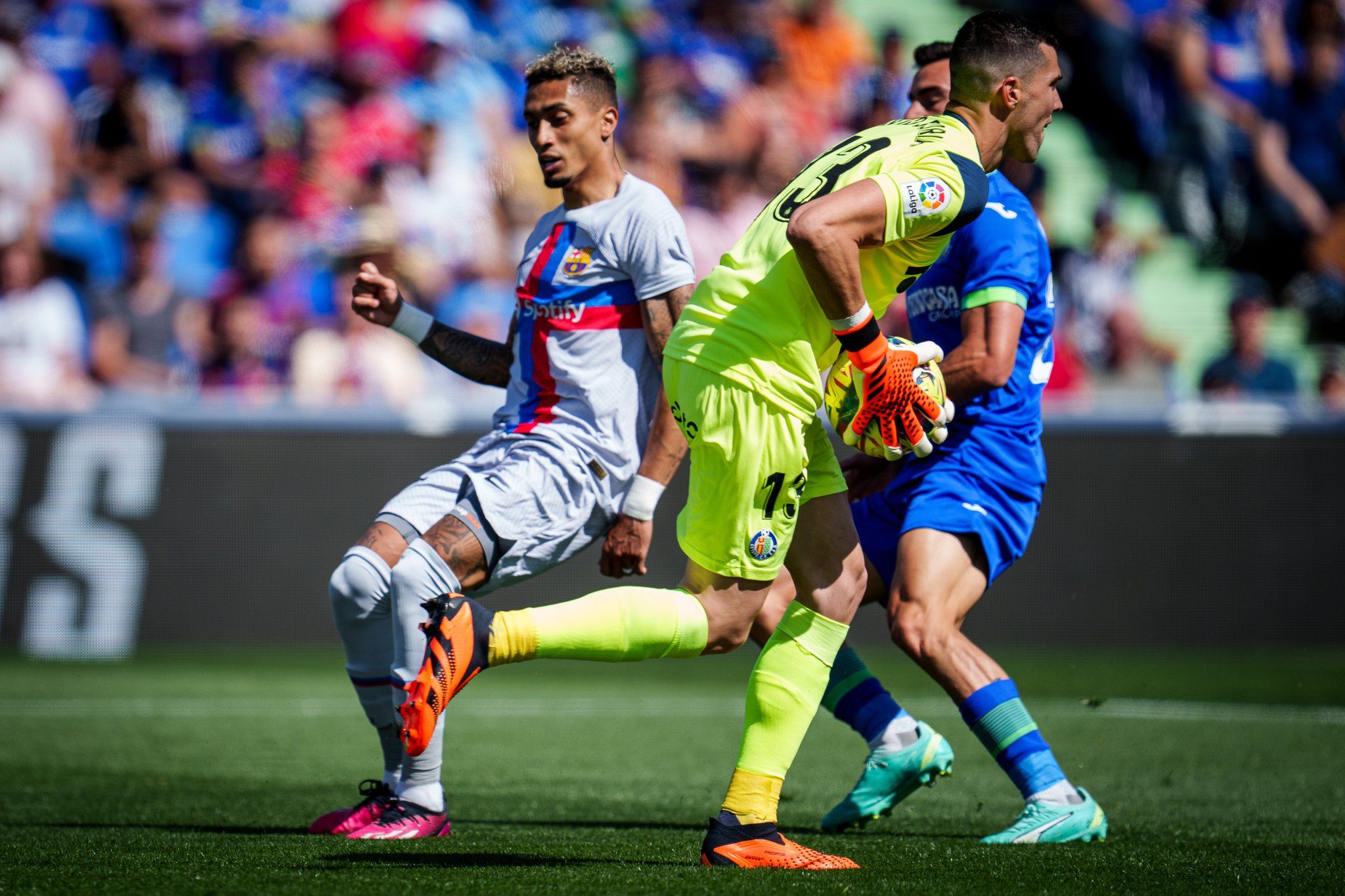  Raphinha, ante David Soria en el Getafe-Barcelona.