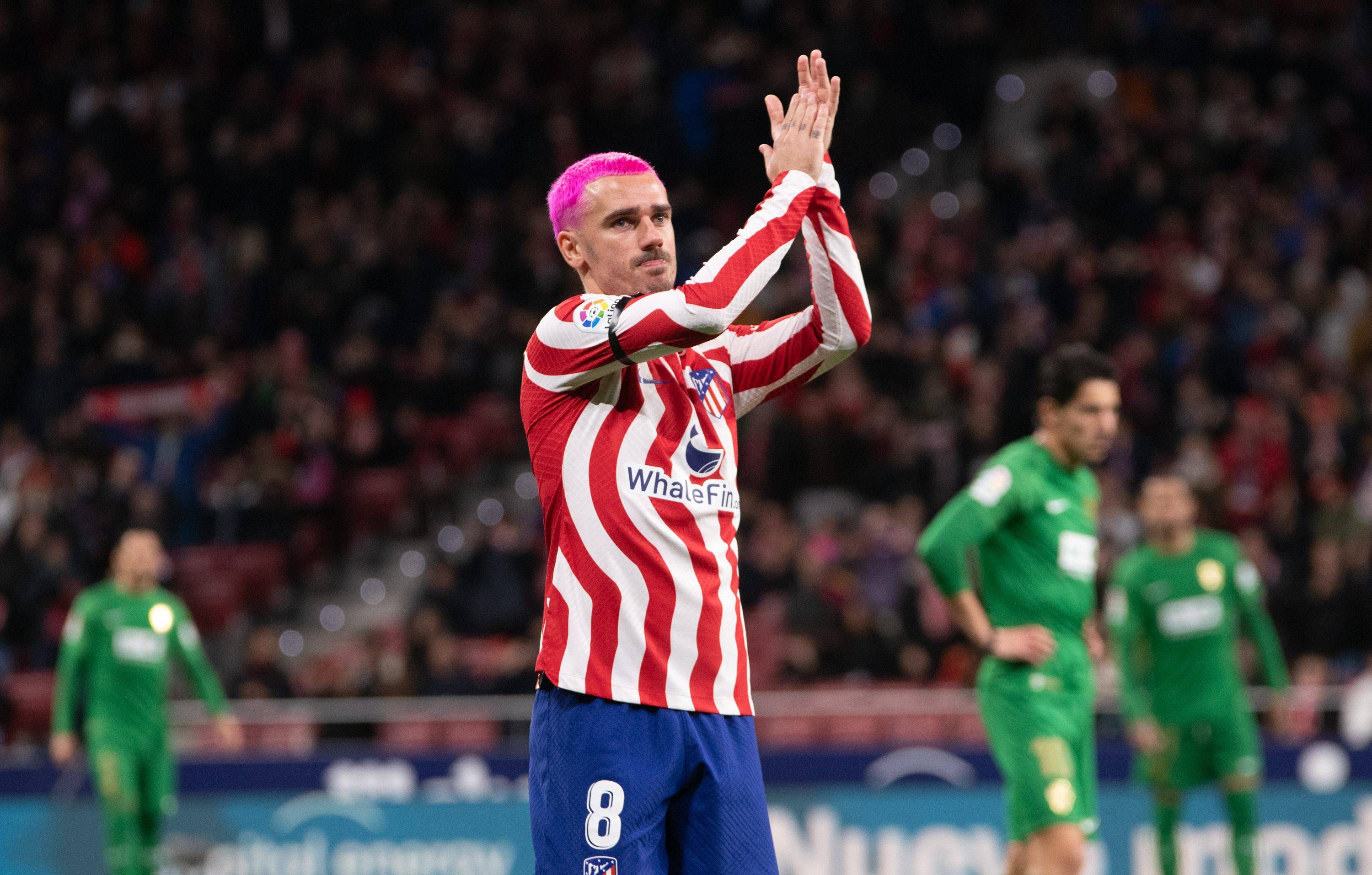  Griezmann aplaude tras volver del Mundial.