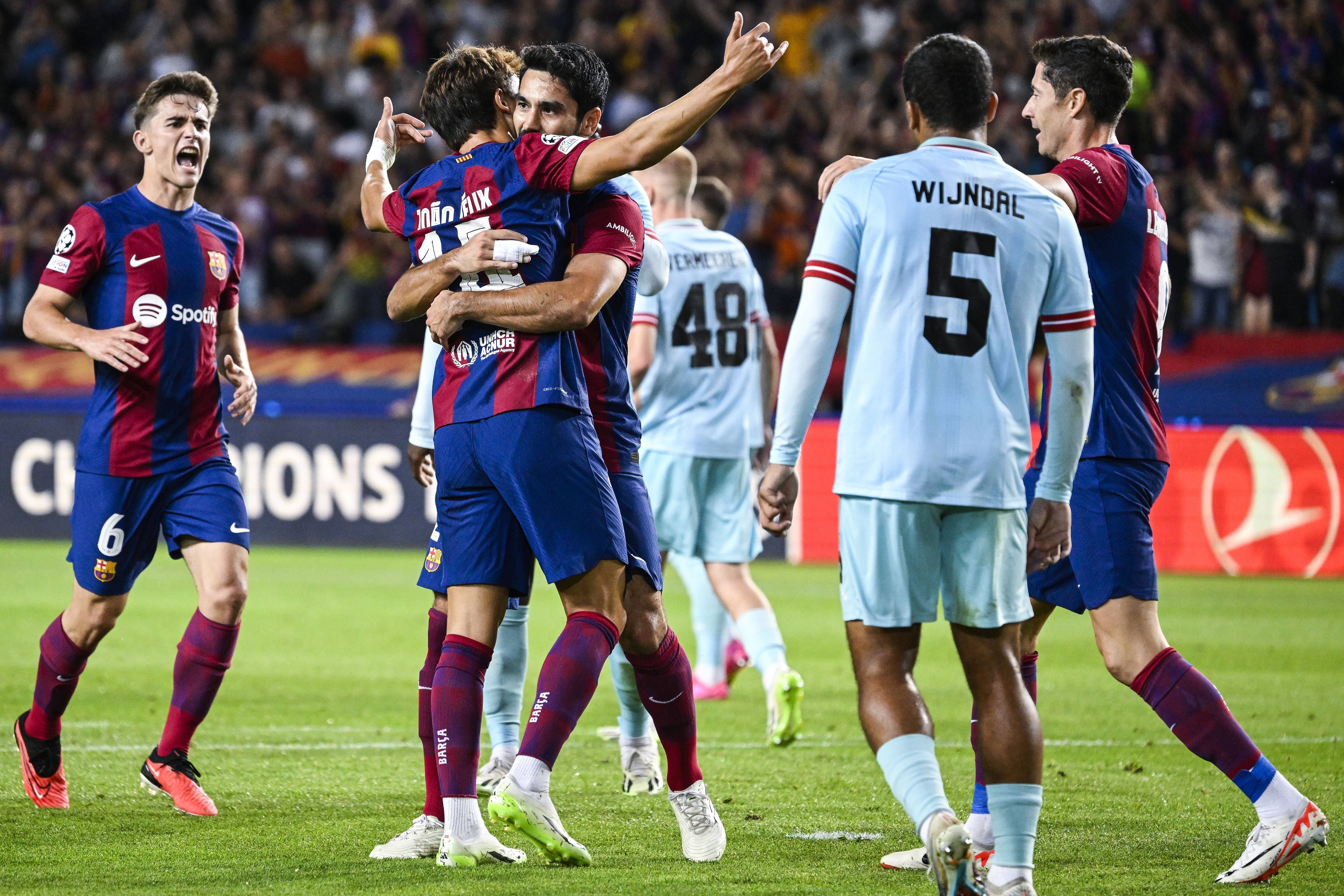  Gündogan celebra el gol de Joao Félix al Amberes.