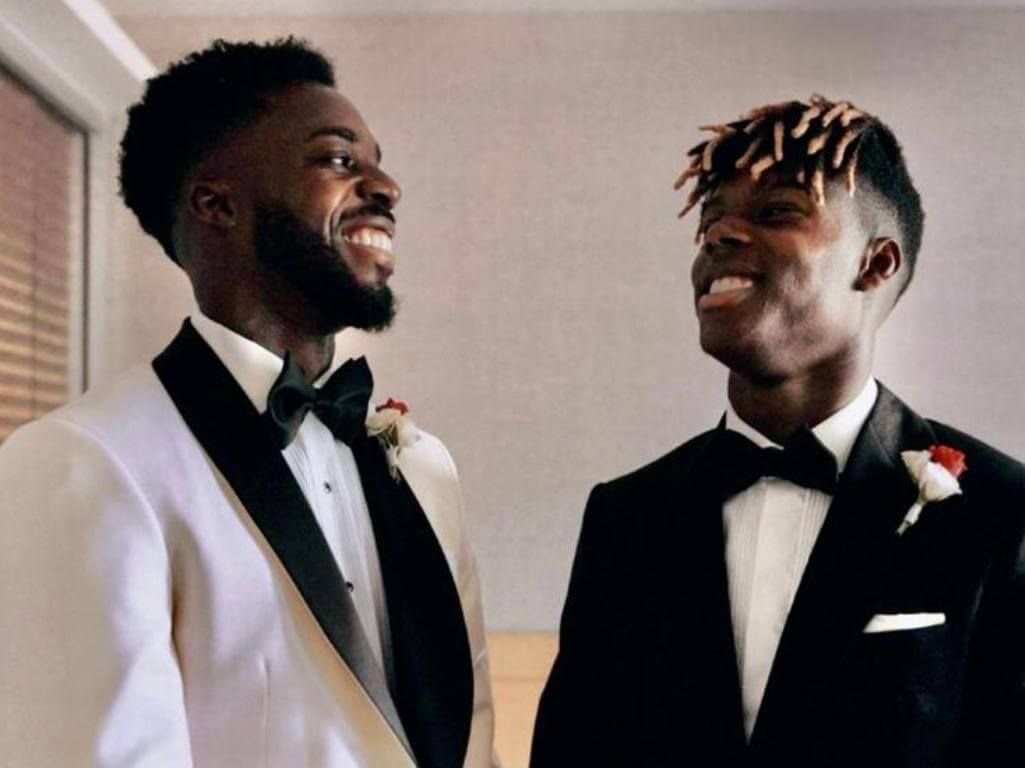 Pose elegante de los hermanos Iñaki y Nico Williams, estrellas del Athletic Club.