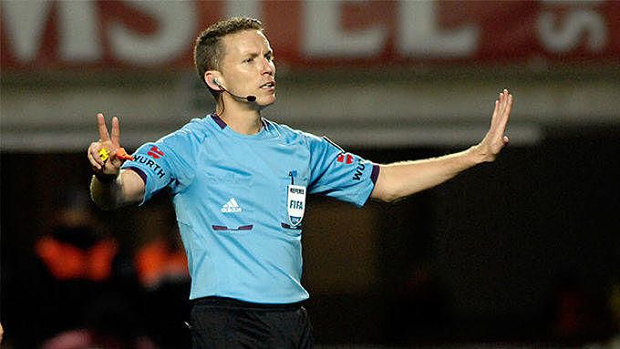 Alejandro Hernández Hernández, uno de los árbitros designados para la sala VAR.