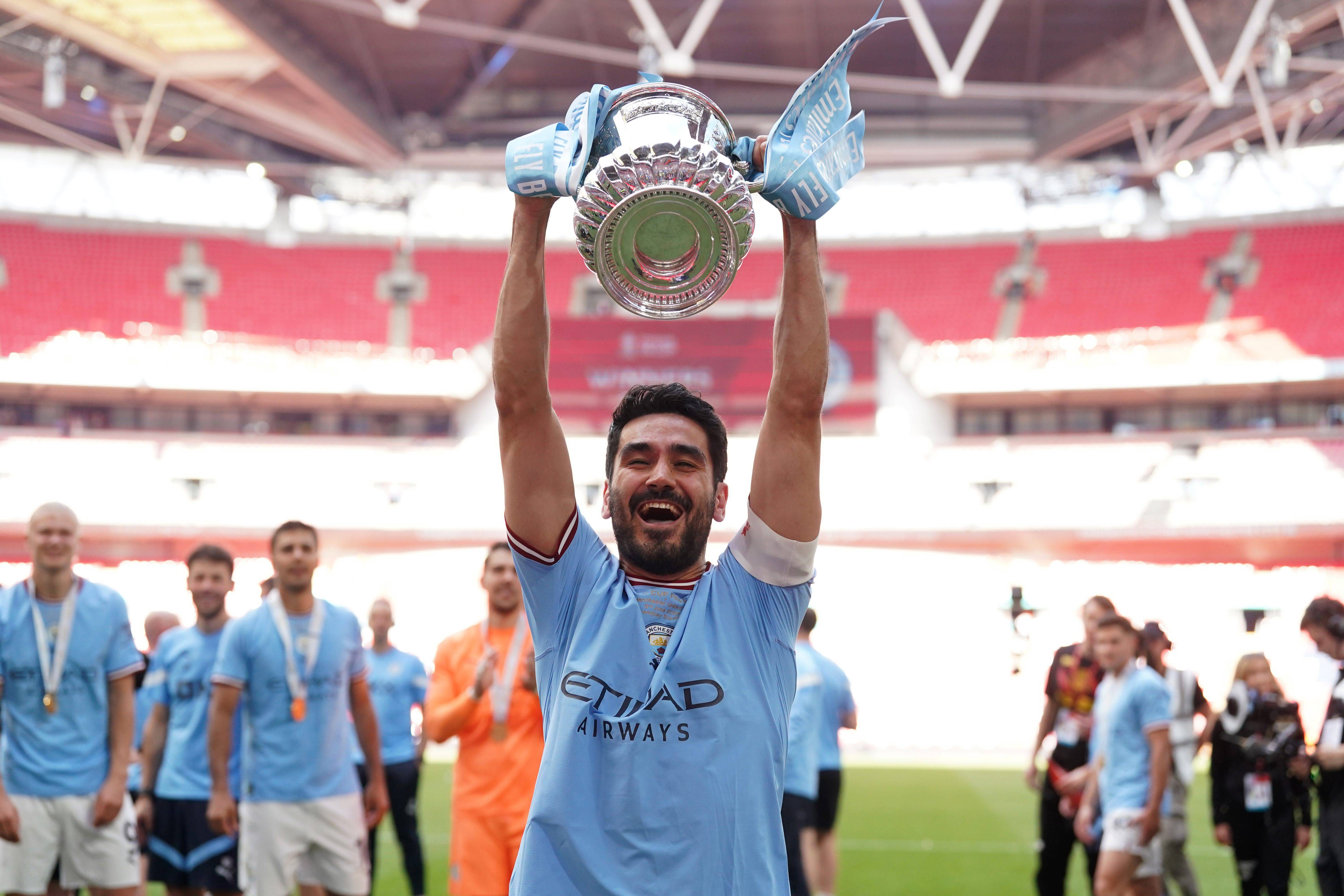 Ilkay Gundogan levanta la FA Cup 2023 con el Manchester City.