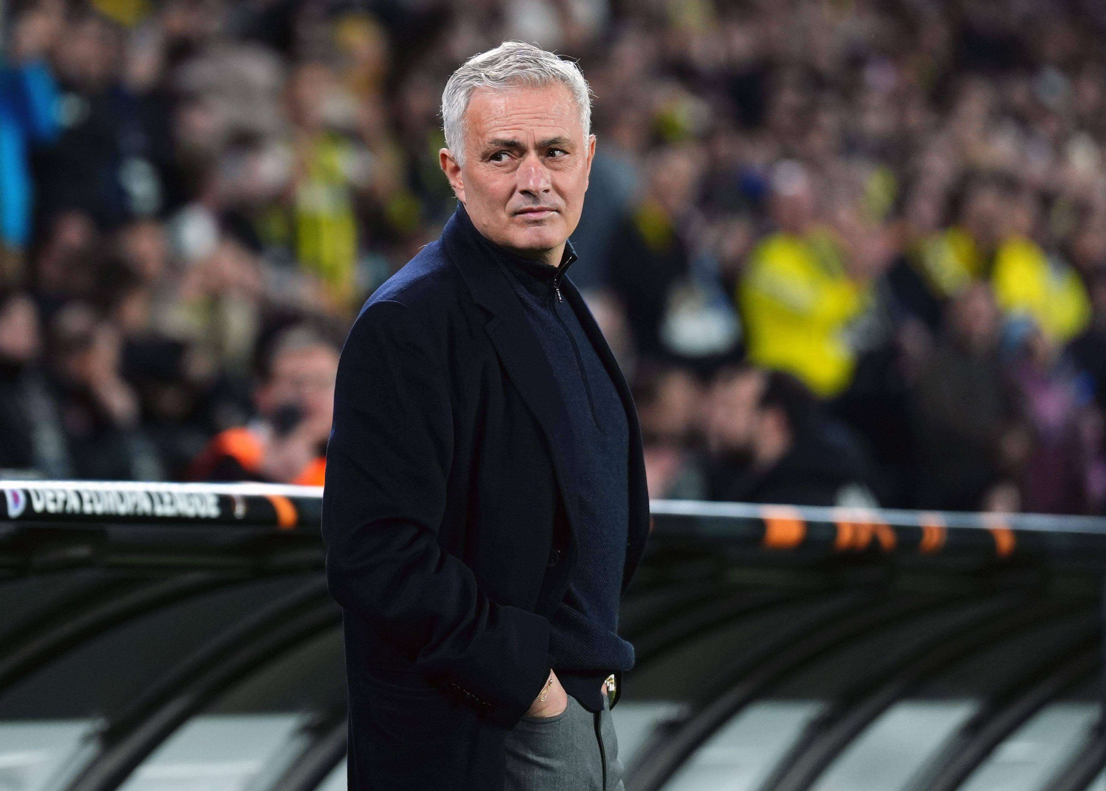 José Mourinho, durante el Fenerbahce-Rangers.