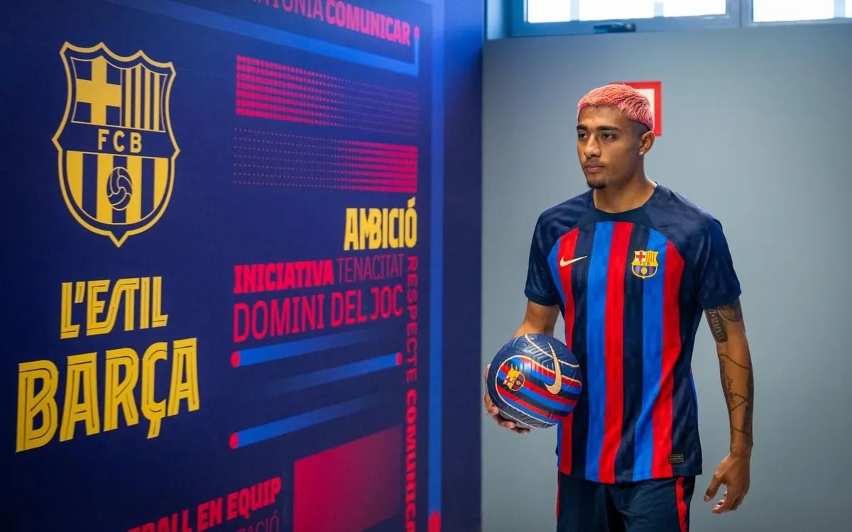  Julián Araujo ya es jugador del Barça.