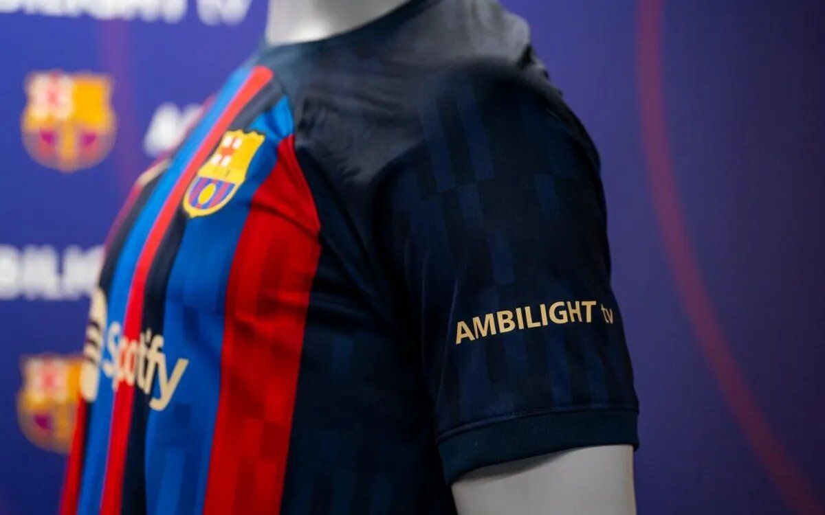  La publicidad Ambilight TV en la manga de la camiseta azulgrana