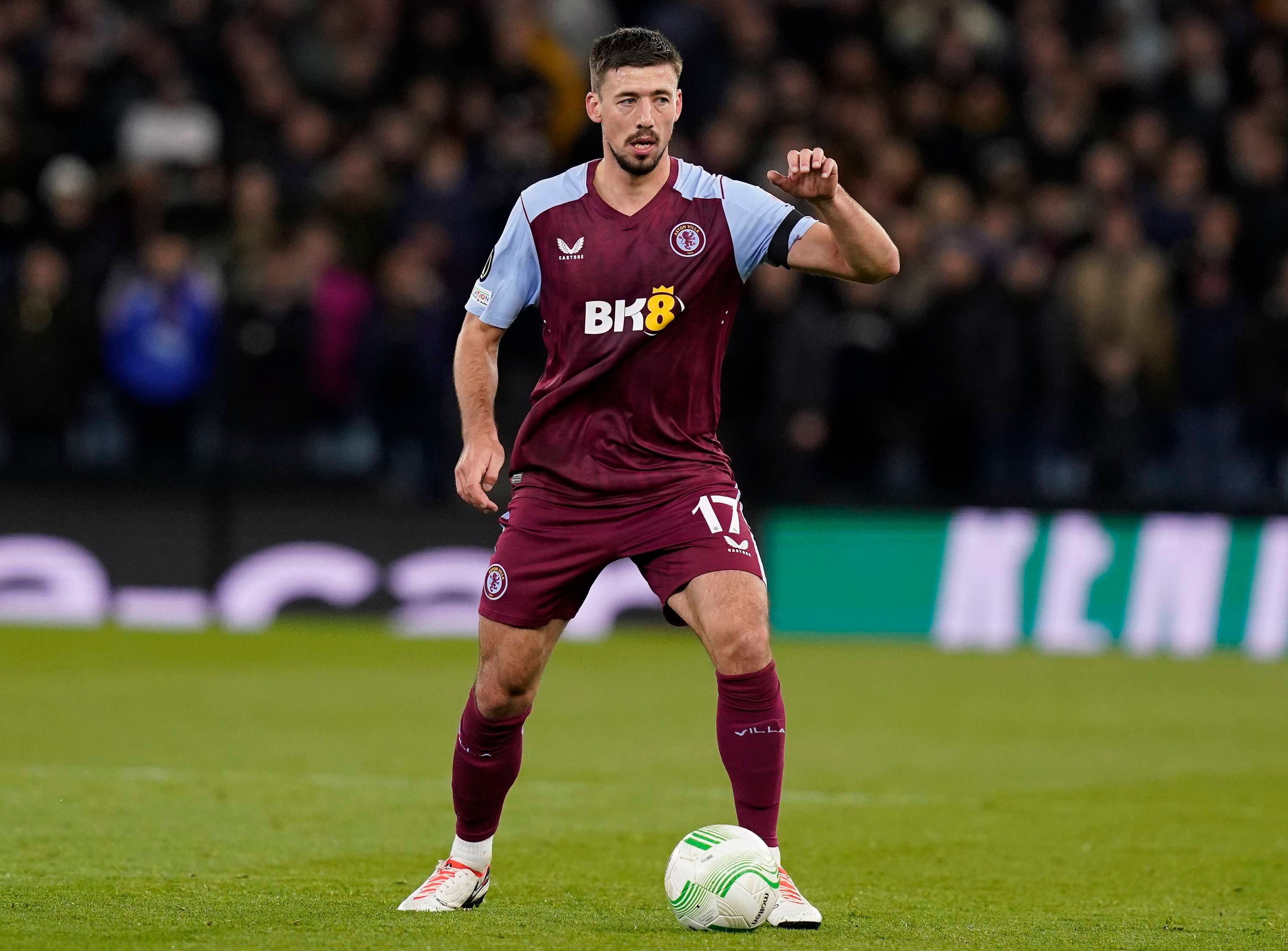  Lenglet, en un partido con el Aston Villa.