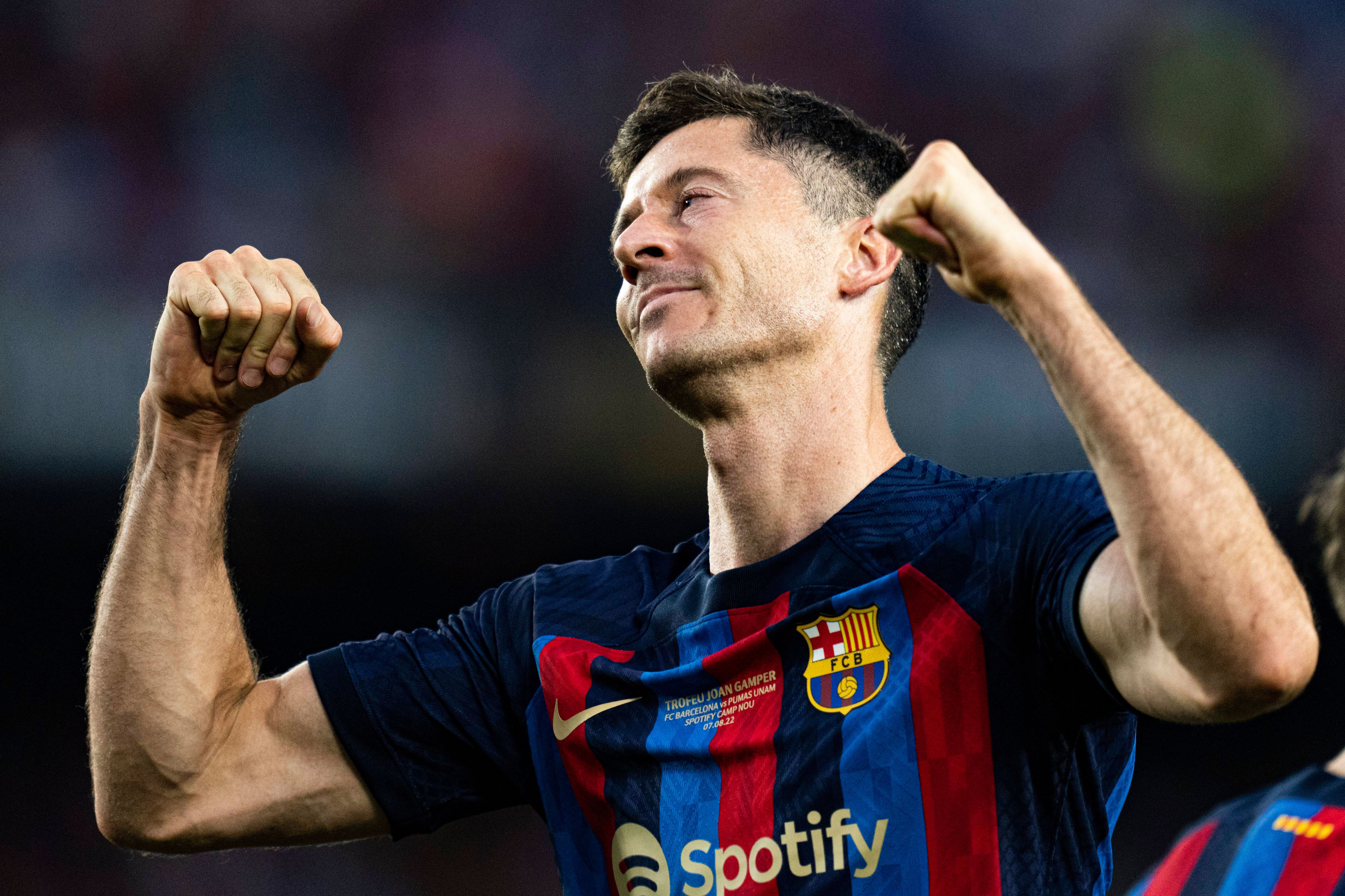  Robert Lewandowski celebra uno de sus goles en el Barcelona-Valladolid.