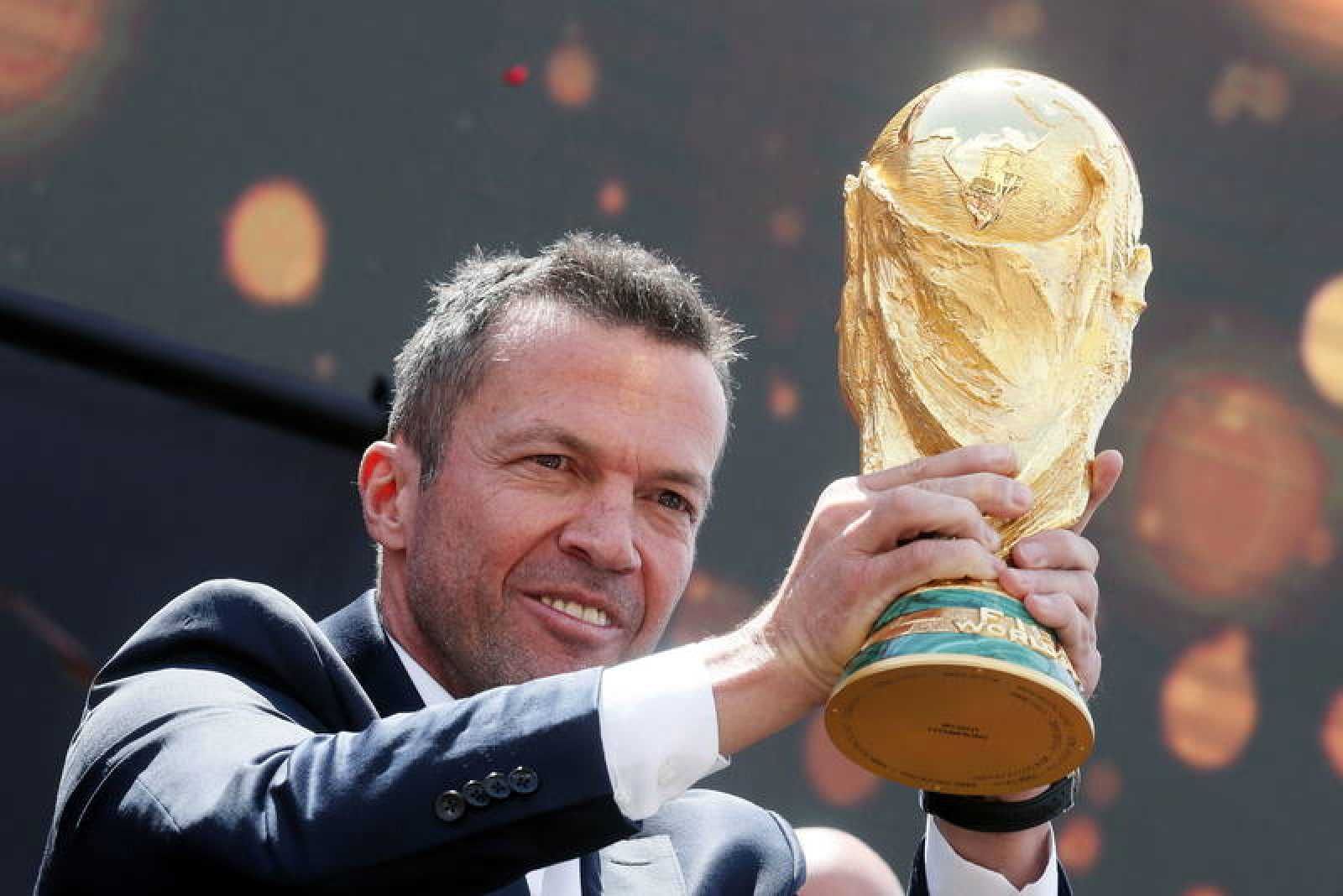 El bávaro Lothar Matthaus, con la Copa del Mundo.