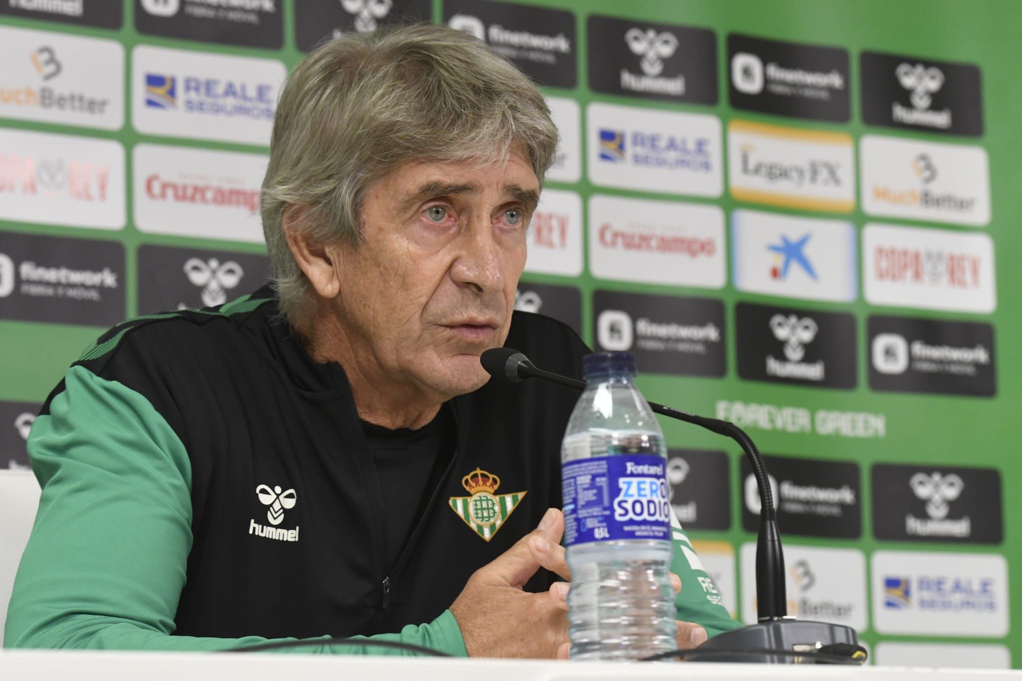 Pellegrini en la previa del Ibiza Islas Pitiusas de Copa: la renovación de Juanmi y el mercado de fichajes en el Betis