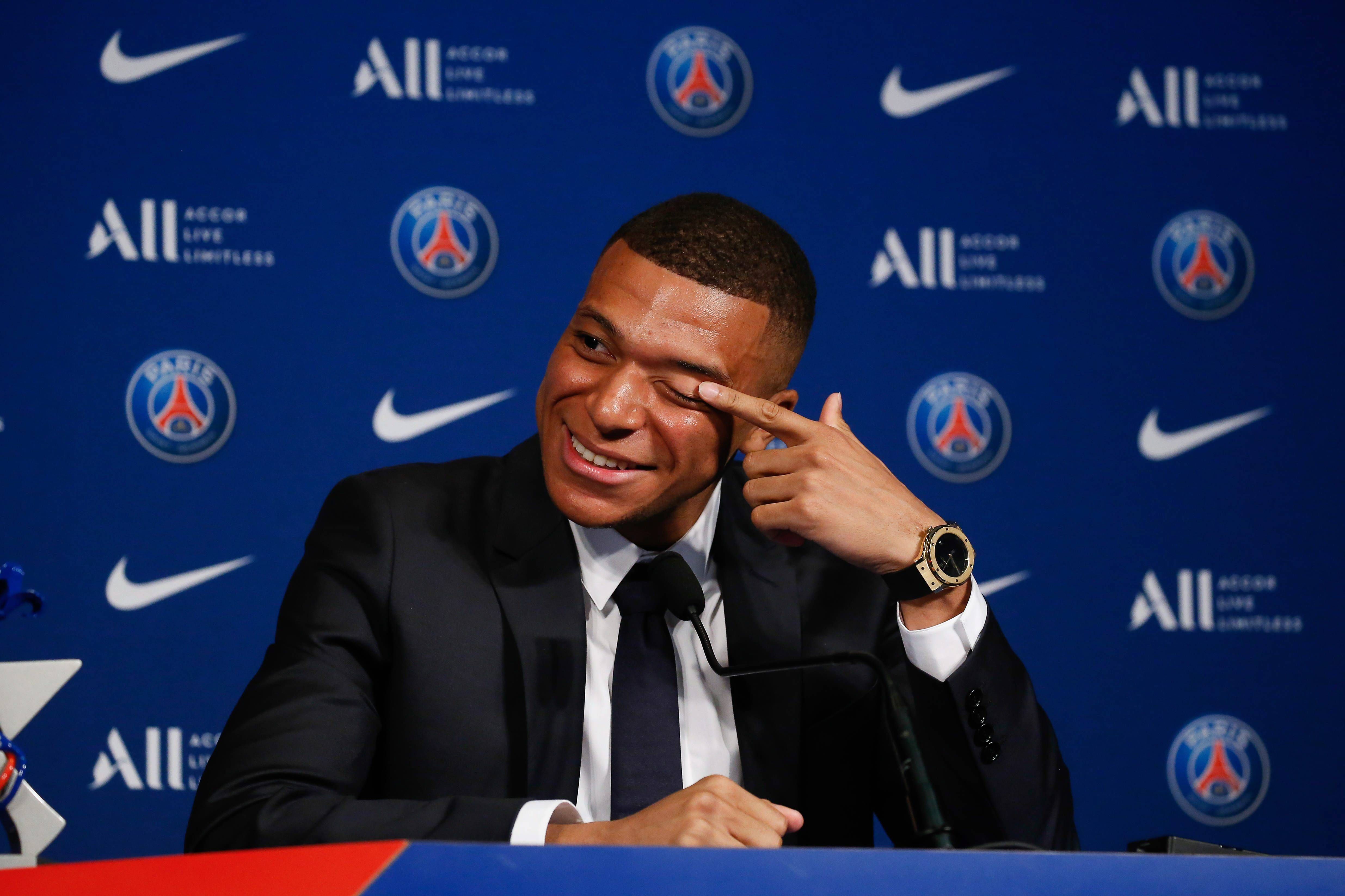 Kylian Mbappé, durante la rueda de prensa de su renovación con el PSG.