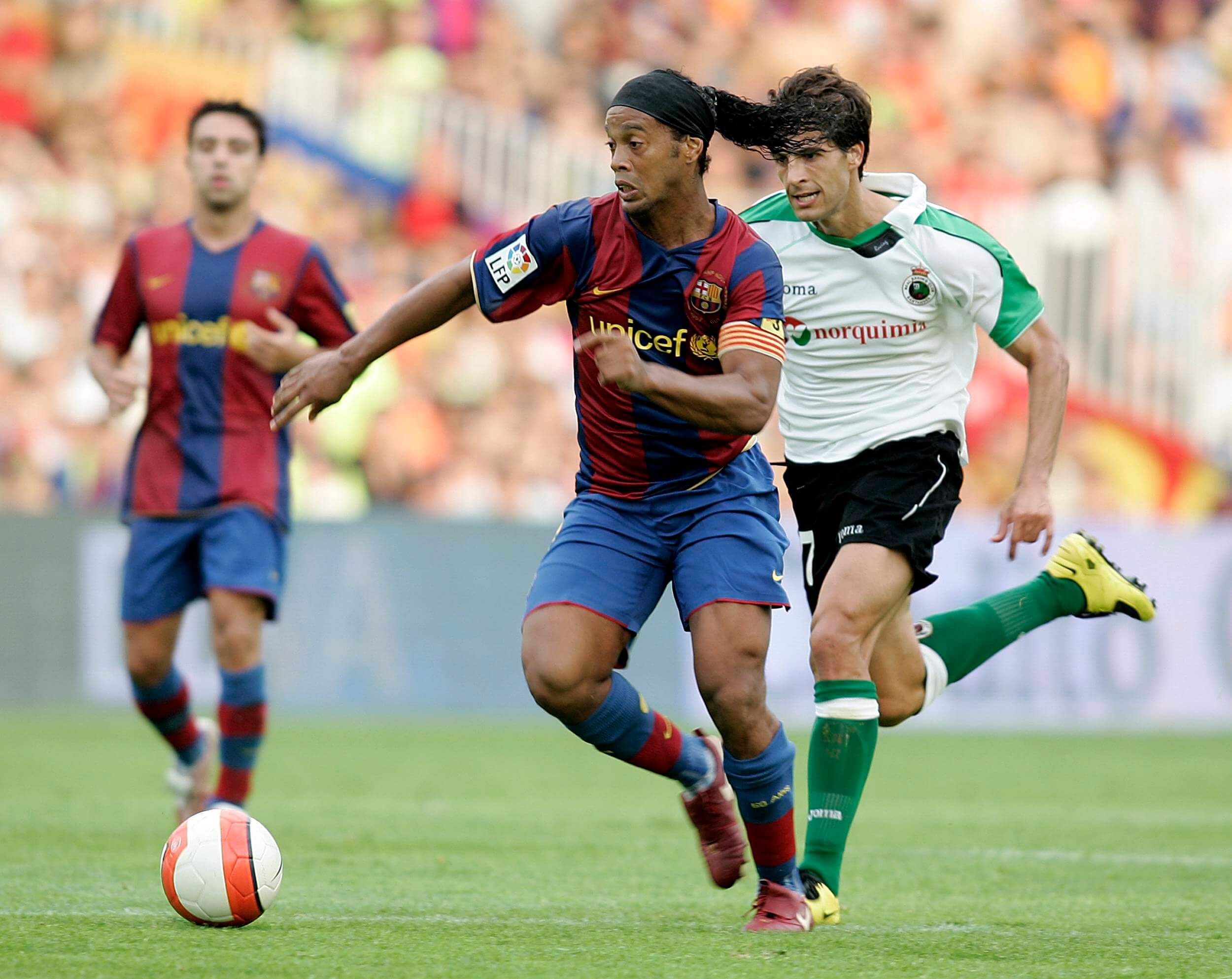  Ronaldinho en un partido con el FC Barcelona