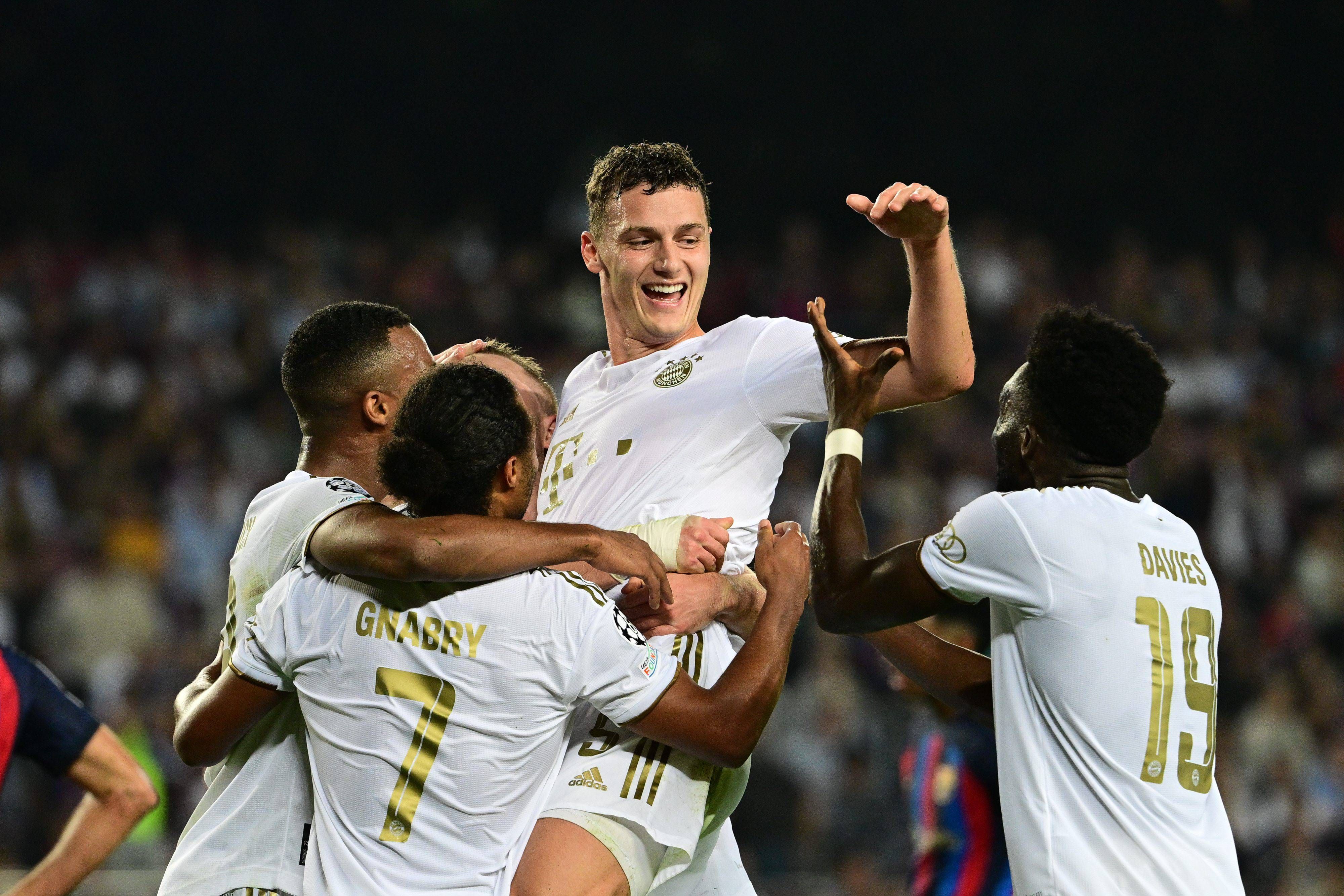  Pavard celebra su gol ante el Barcelona en Champions League.
