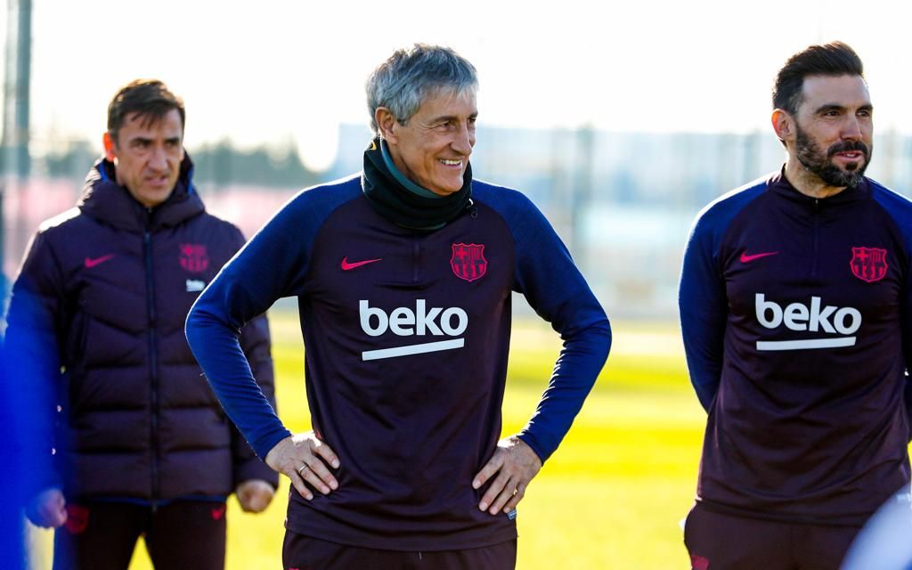 Quique Setién, en su primer entrenamiento con el Barcelona.