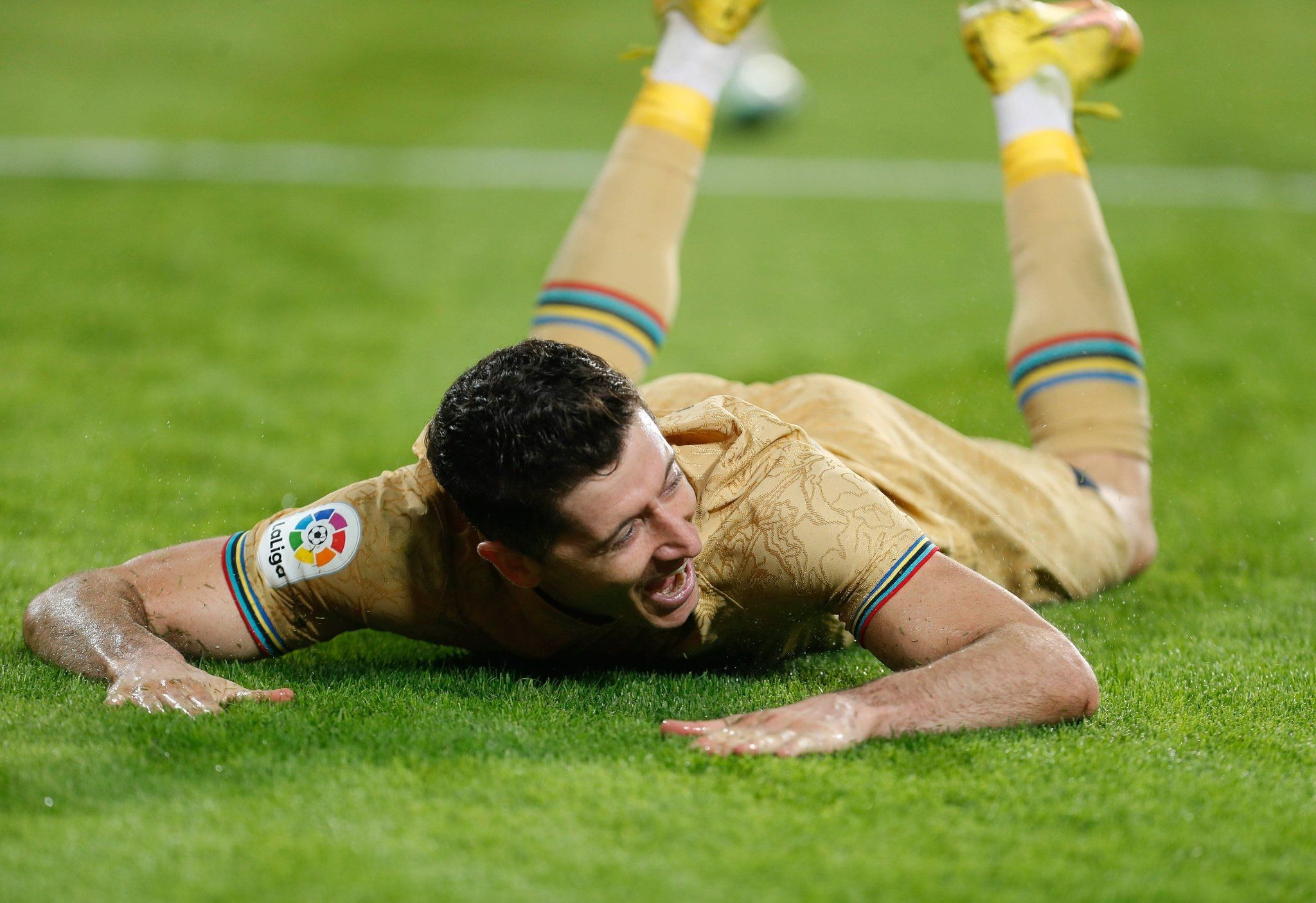 Robert Lewandowski celebra su gol en el Valencia-Barcelona.
