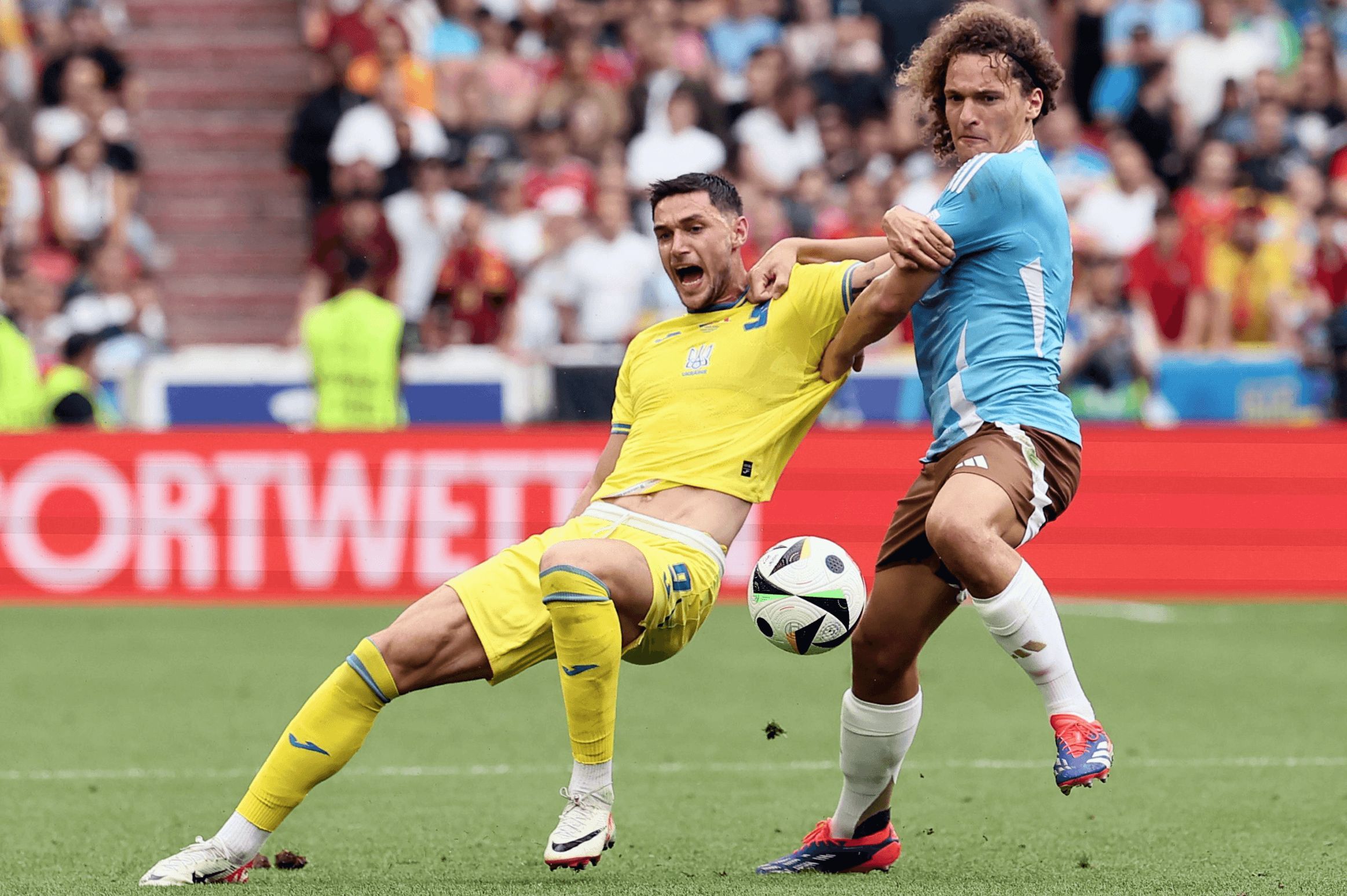  Roman Yaremchuk, ante Bélgica.