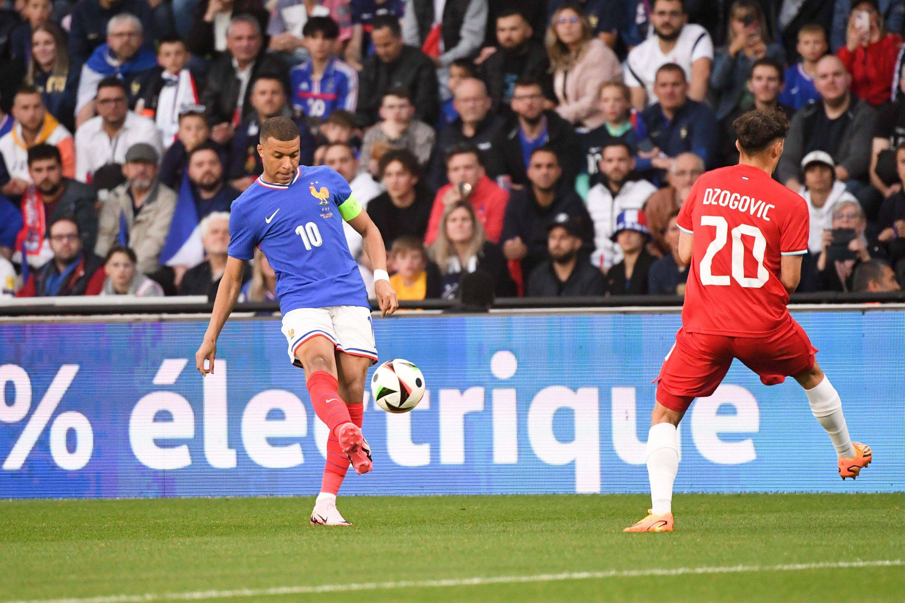  Kylian Mbappé en su partido contra Luxemburgo (Cordon Press)
