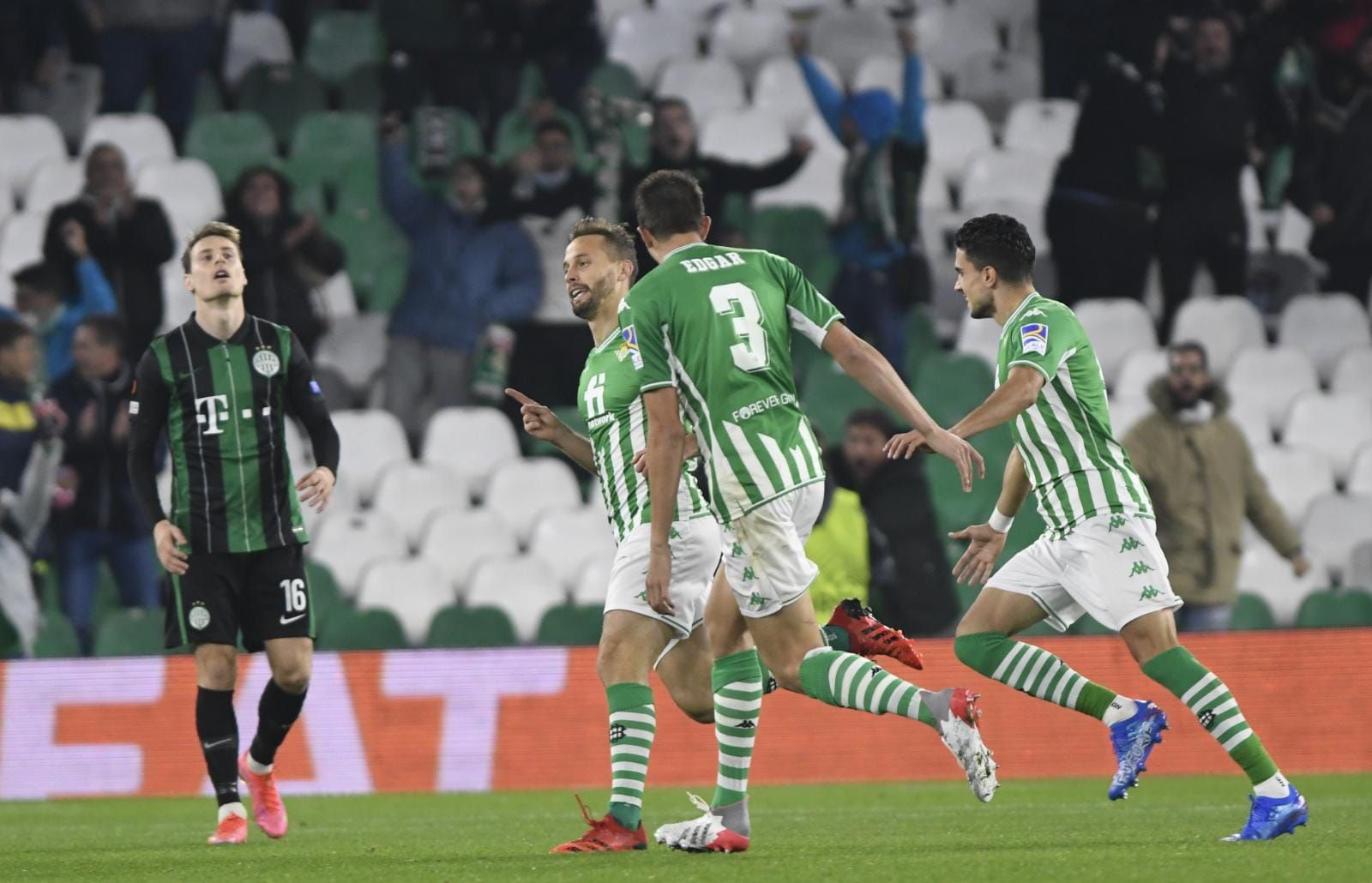  Canales celebra su gol en el Betis - Ferencvaros