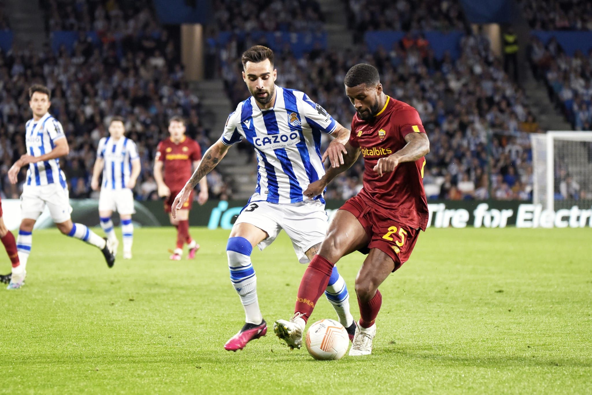 Brais M éndez presiona en el Real Sociedad - Roma (Foto: Giovanni Batista).