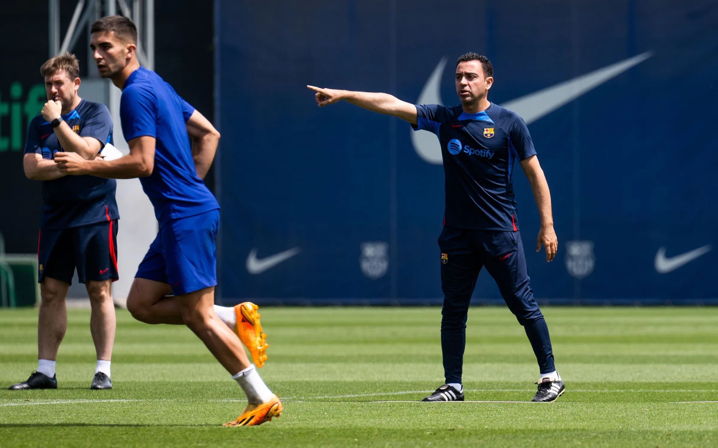 Xavi Hernández, en una sesión del Barcelona ante Ferran Torres.