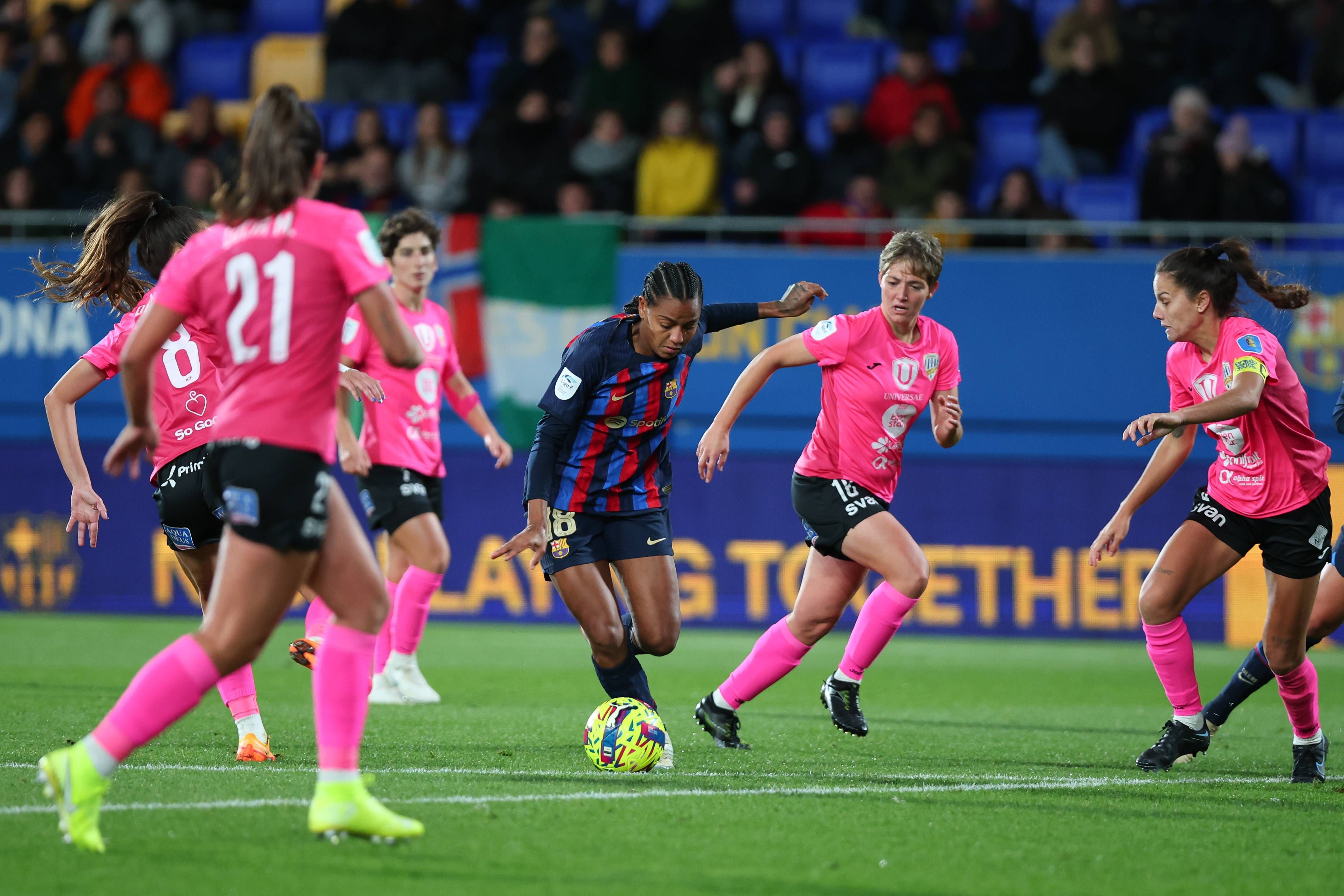 El Alhama jugando contra el Barcelona Femení.jpg