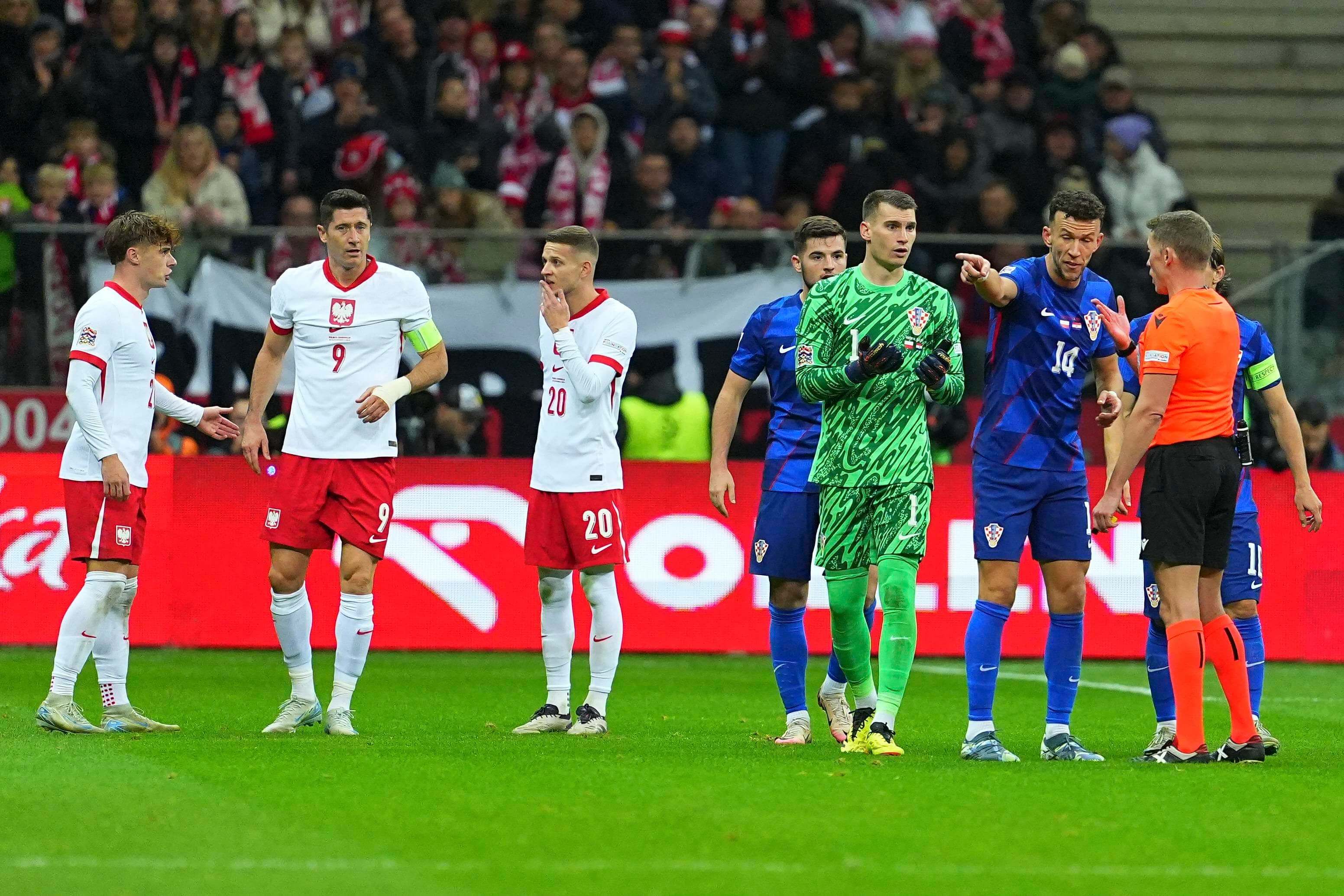  Quejas de los jugadores de Croacia por la expulsión (Cordon Pres)