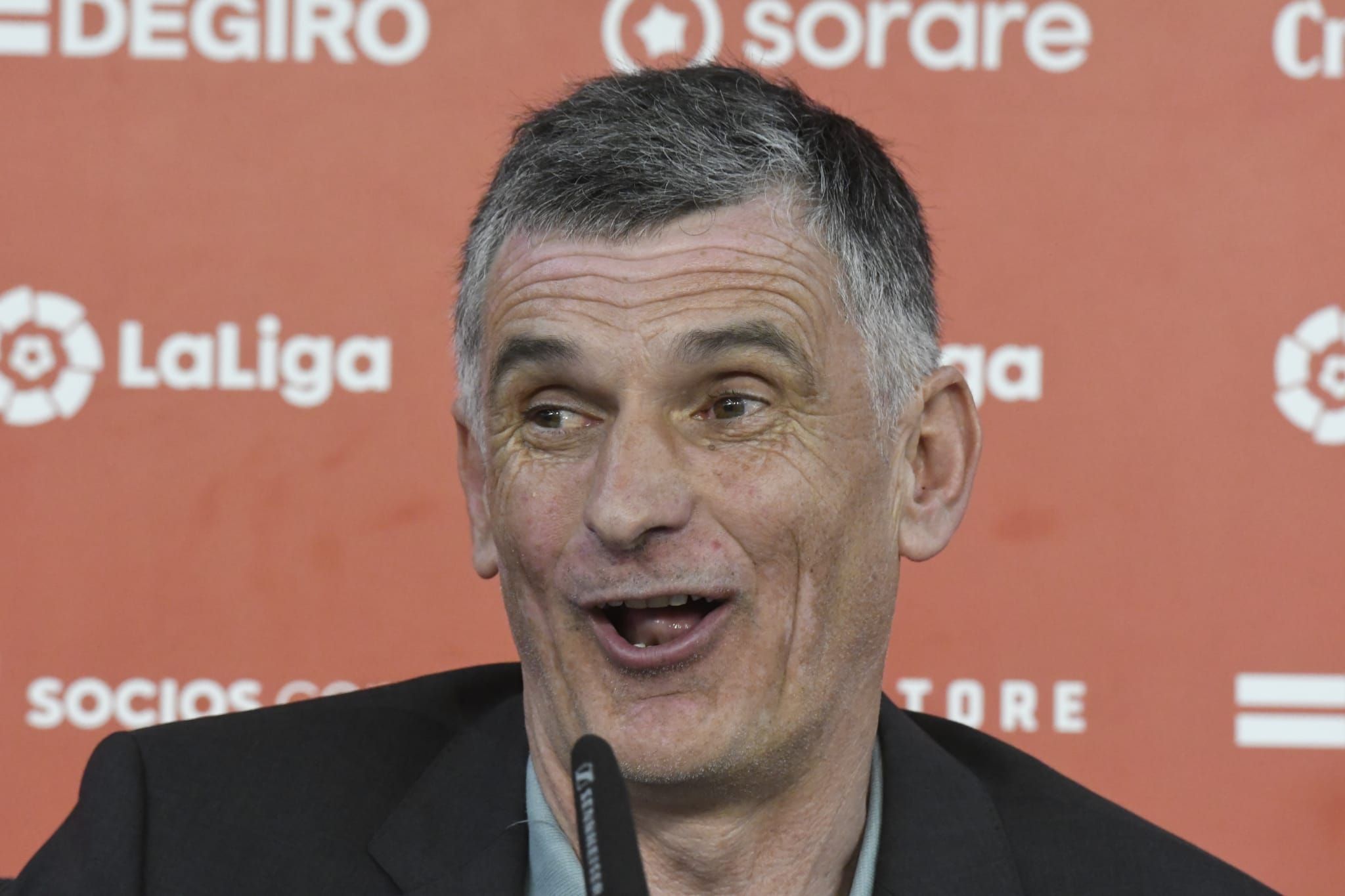  Mendilibar, en su presentación con el Sevilla.