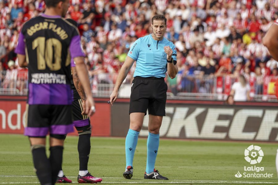 Javier Alberola Rojas, en el Almería - Valladolid (Foto: LaLiga).