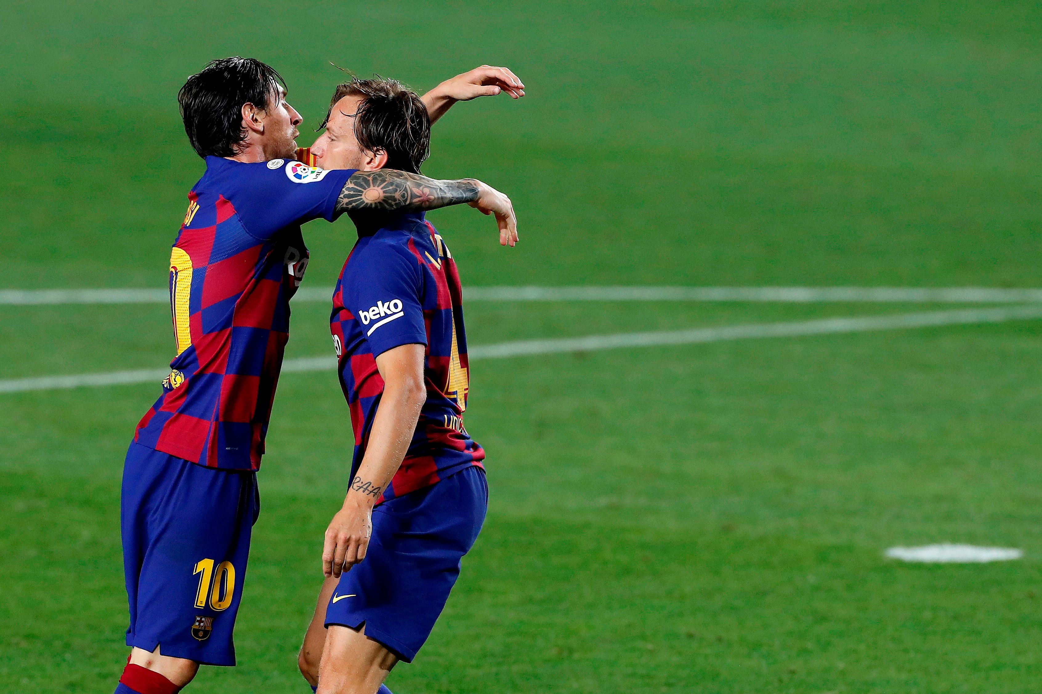 Rakitic y Messi, celebrando el tanto.